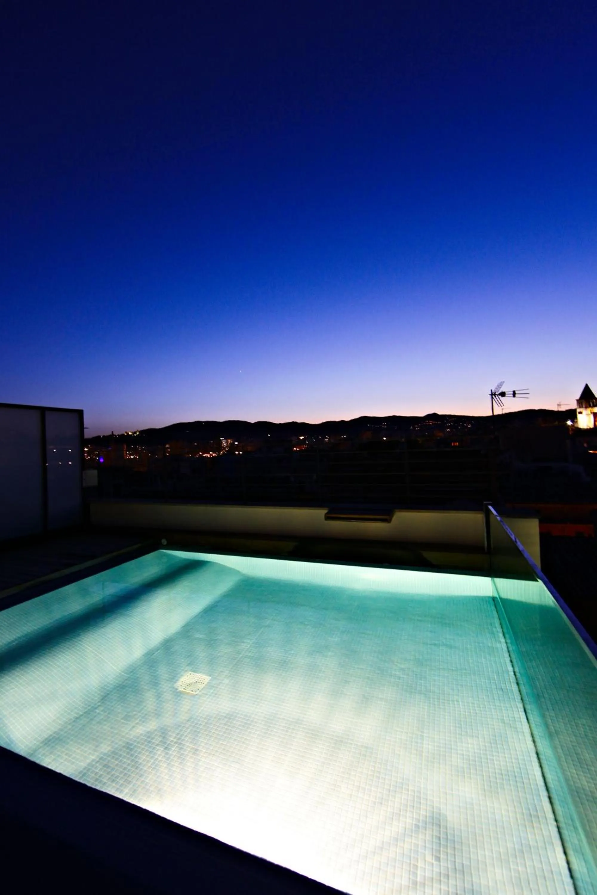 Swimming pool in Petit Palace Hotel Tres
