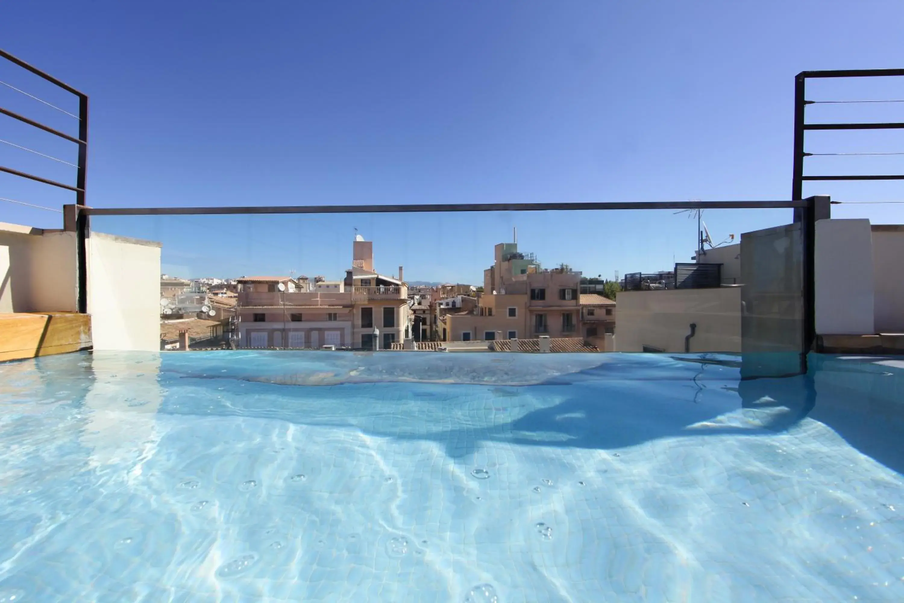 Swimming pool in Petit Palace Hotel Tres Swimming pool in Petit Palace Hotel Tres