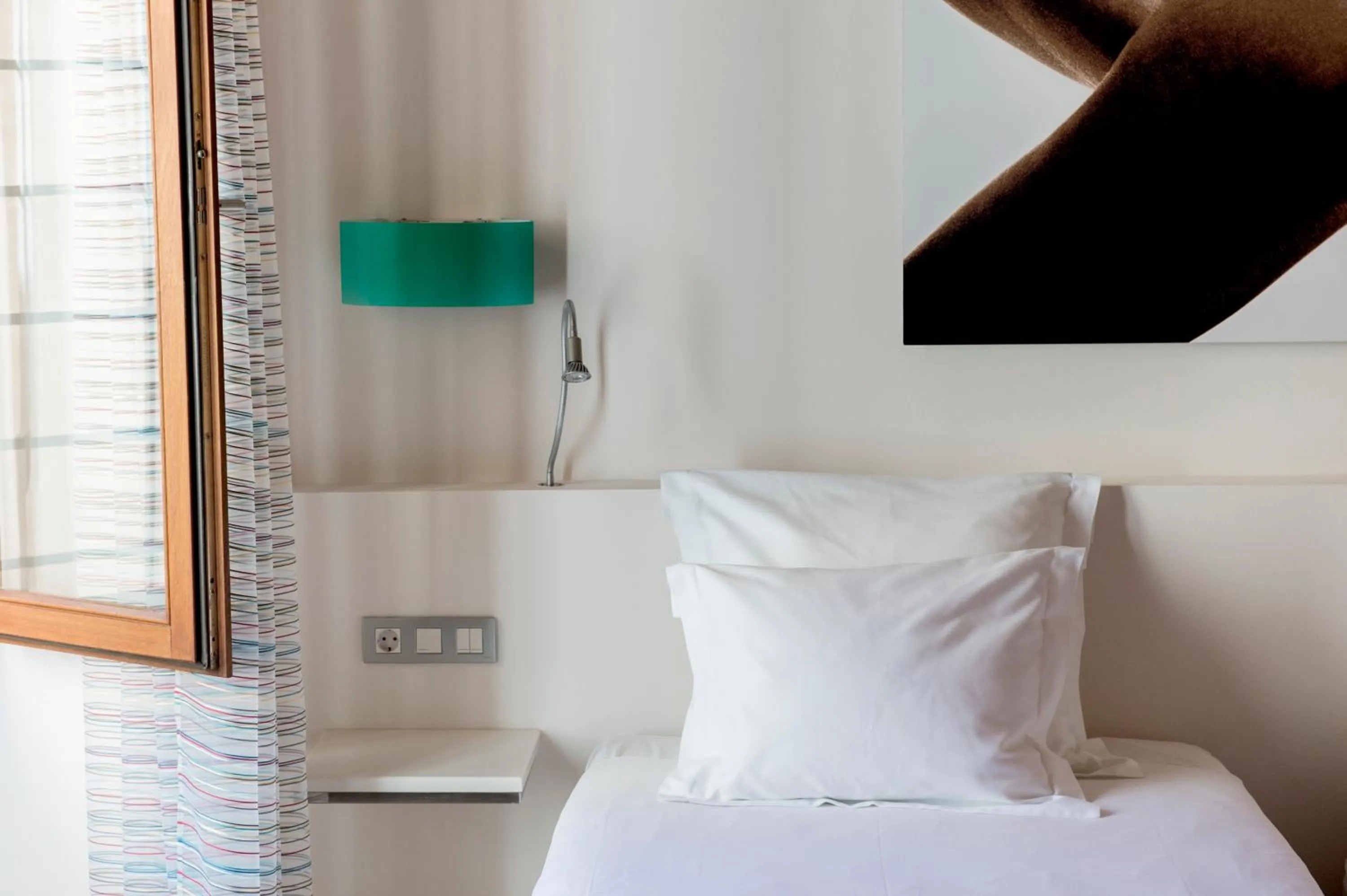 Bed in Petit Palace Hotel Tres