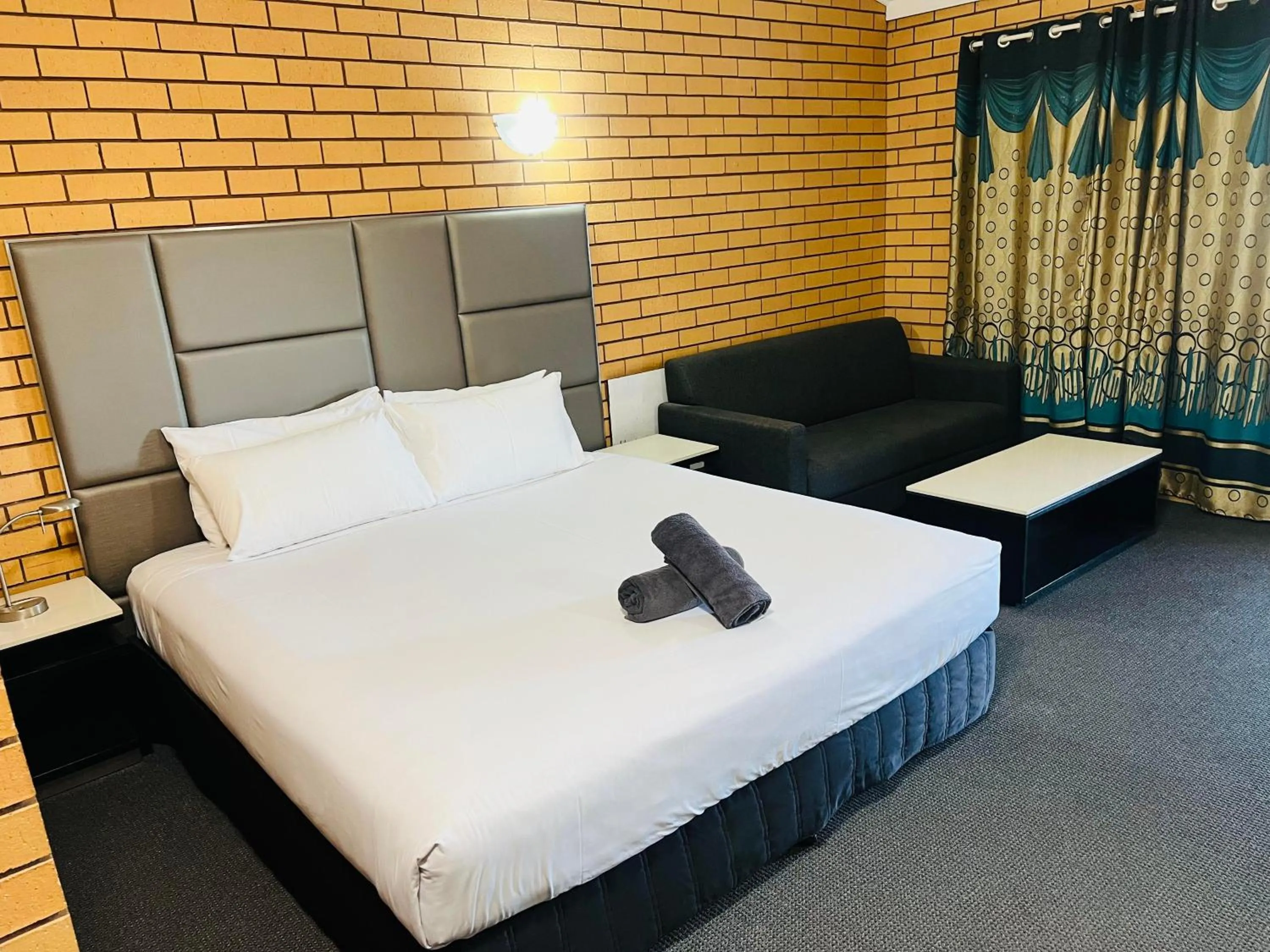 Bed in Stockman Motor Inn