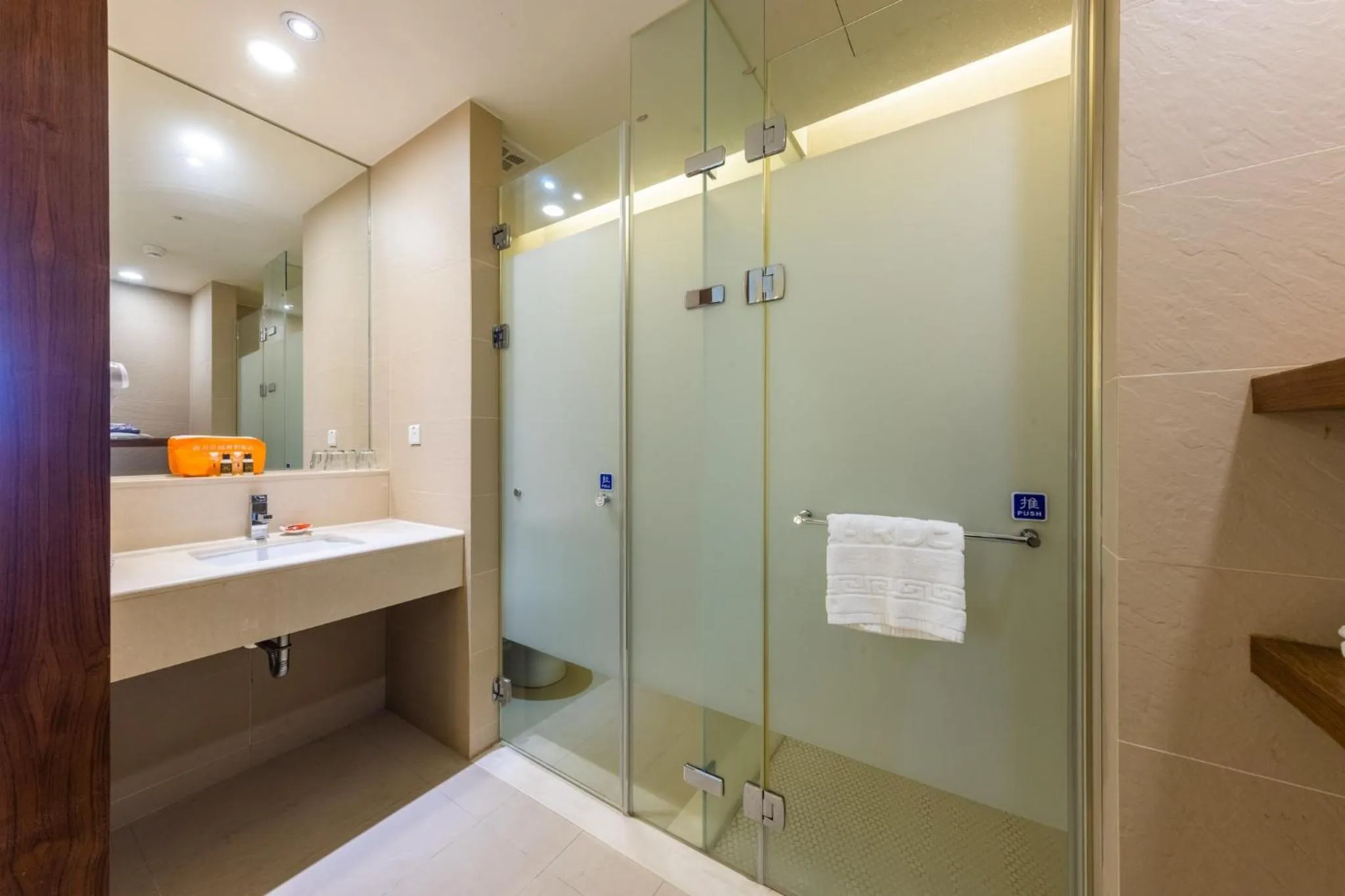 Shower in South Garden Hotels And Resorts