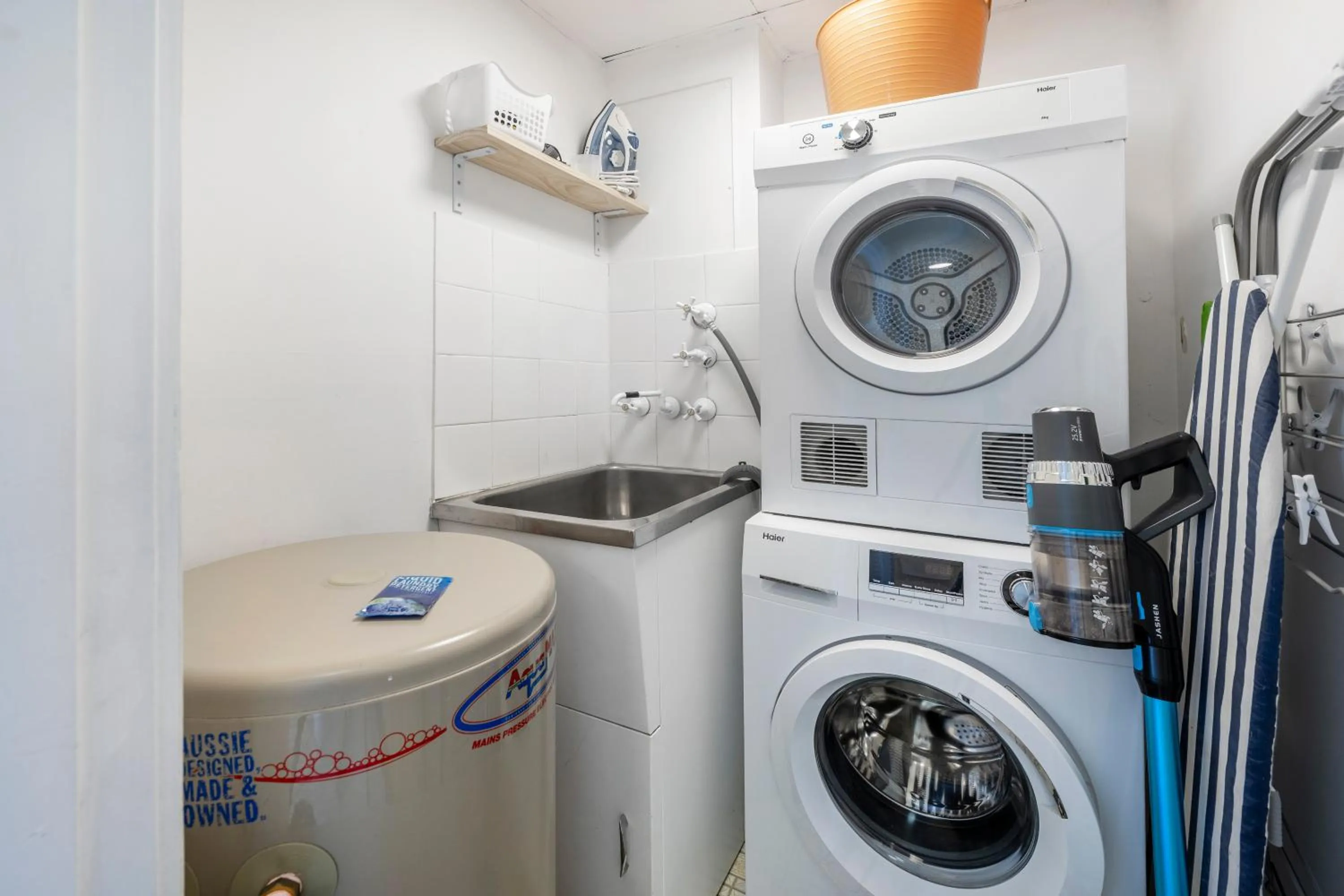 laundry in Moorings On Cavill Surfers Paradise