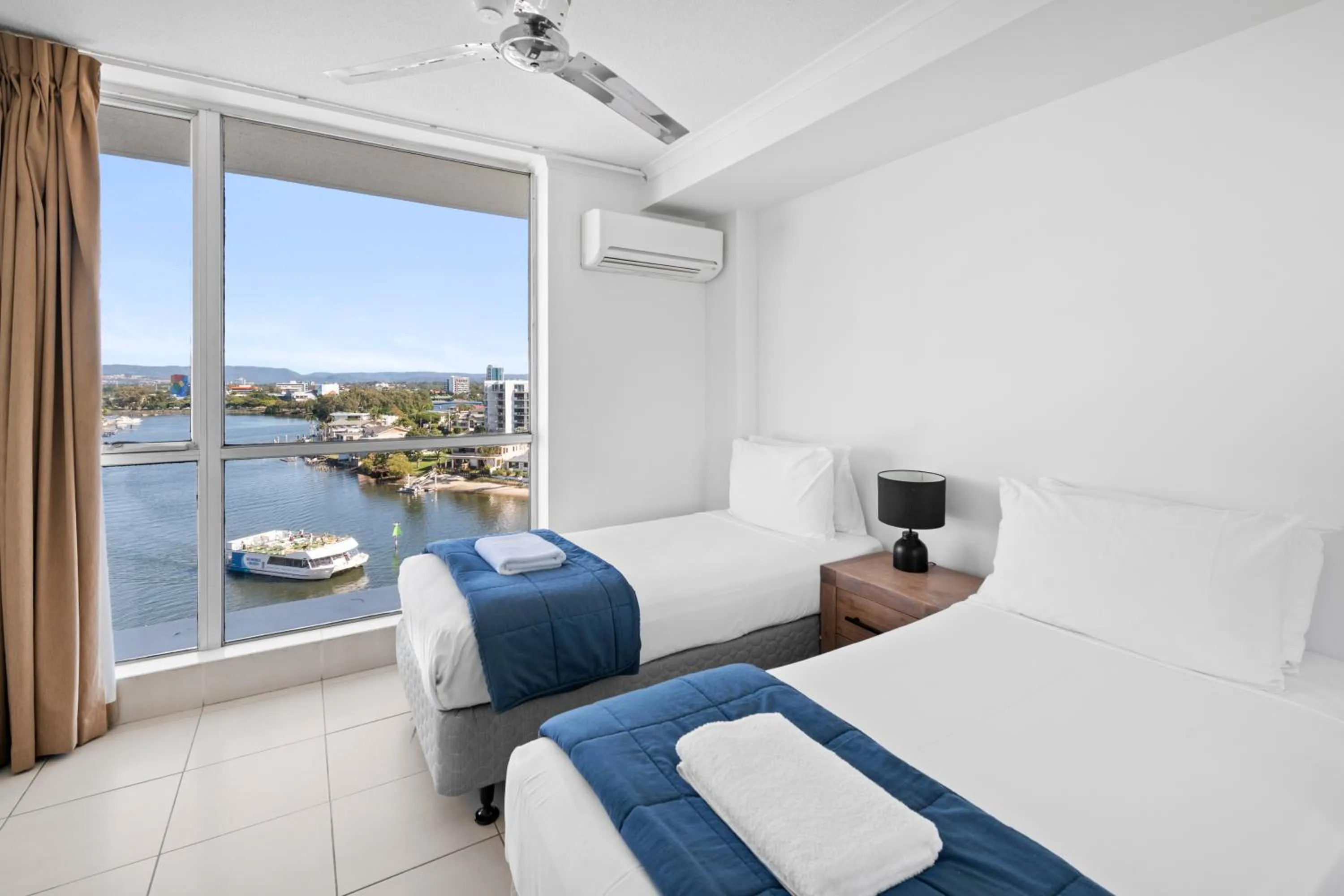 Bedroom, Bed in Moorings On Cavill Surfers Paradise