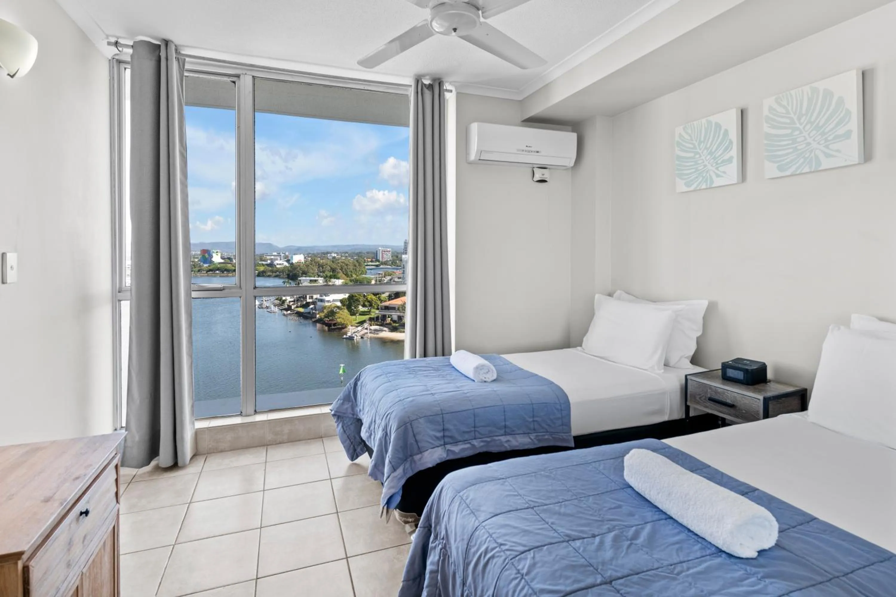 Bedroom, Bed in Moorings On Cavill Surfers Paradise