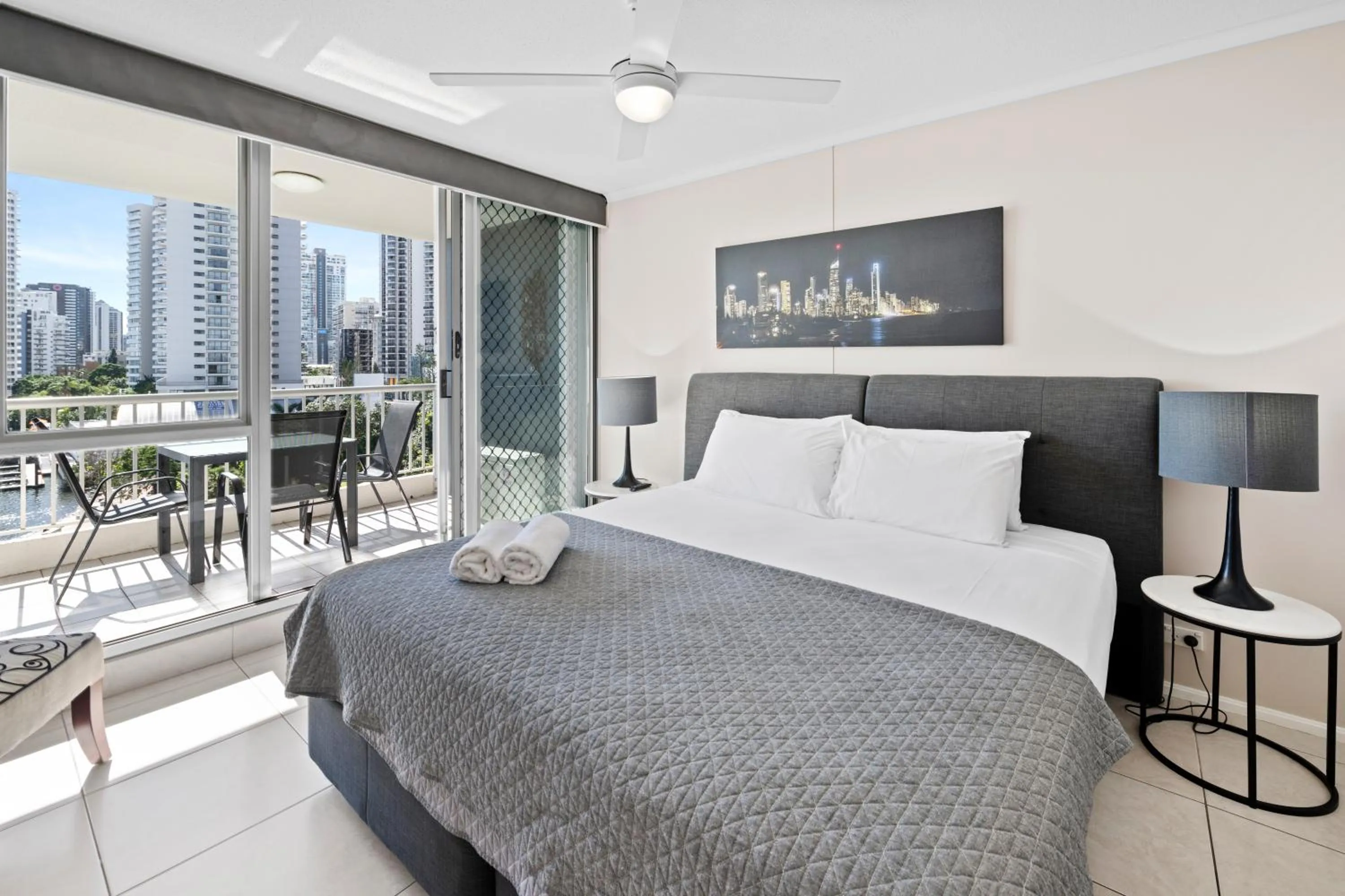 Bed in Moorings On Cavill Surfers Paradise