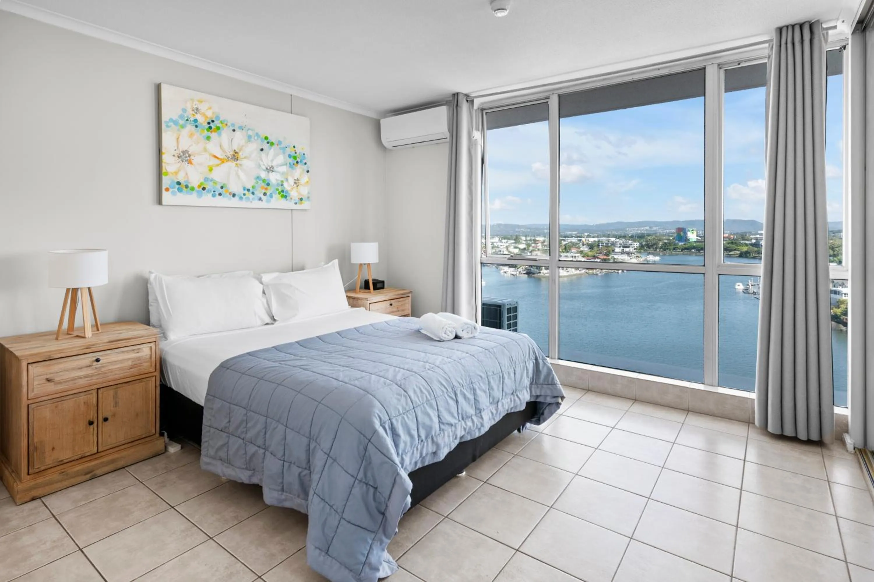 Bedroom, Bed in Moorings On Cavill Surfers Paradise