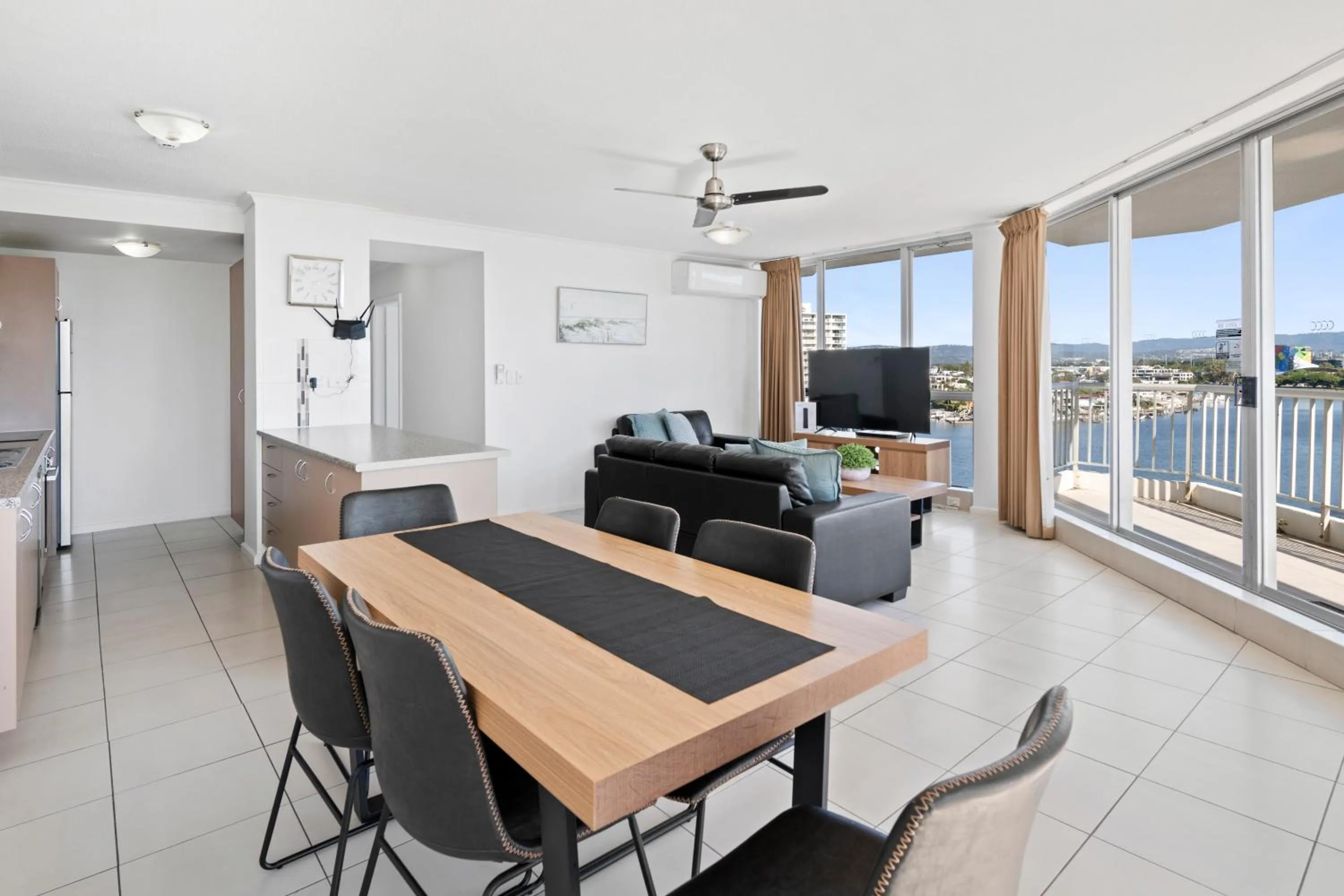 Dining area in Moorings On Cavill Surfers Paradise