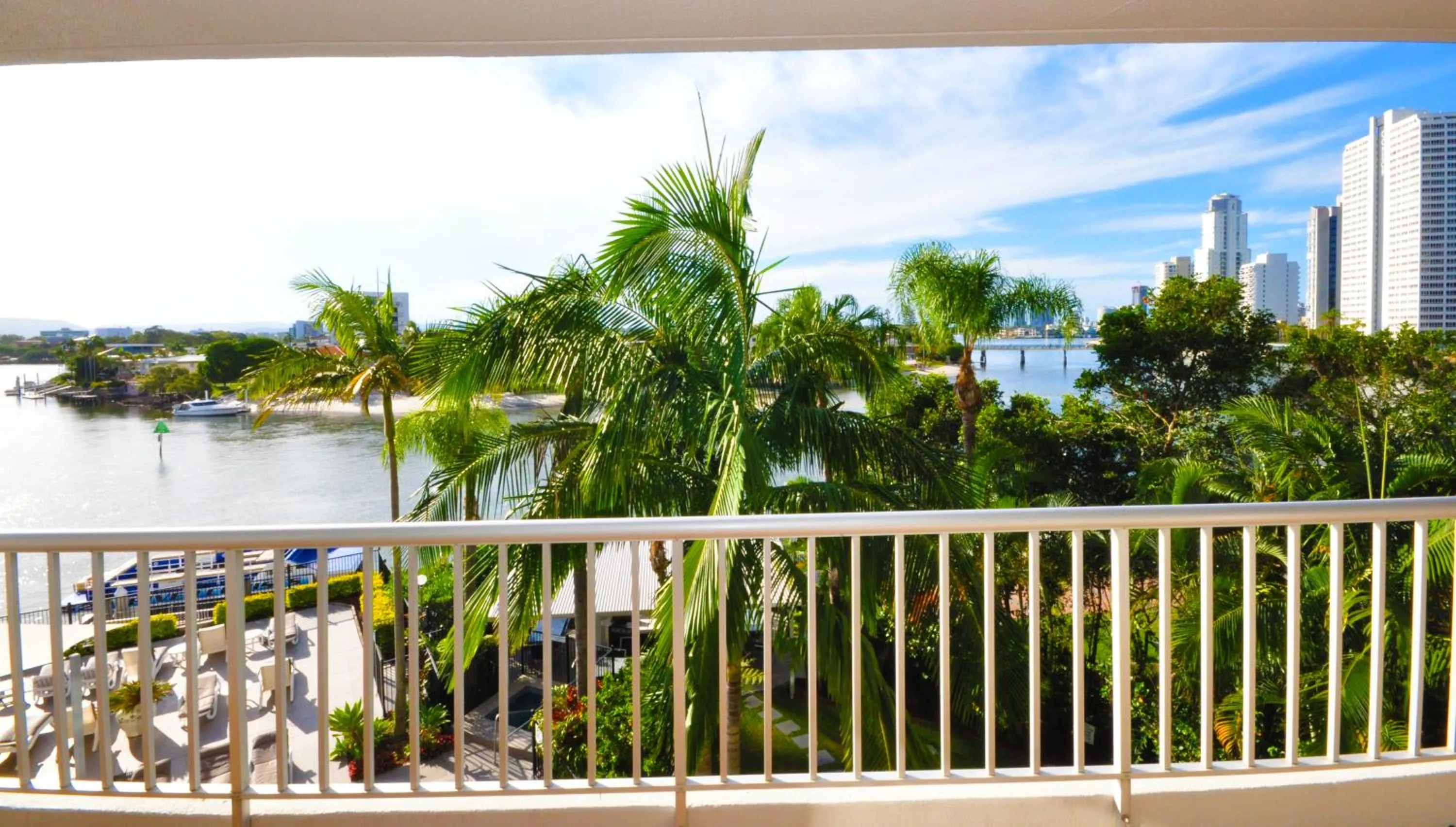 Moorings On Cavill Surfers Paradise