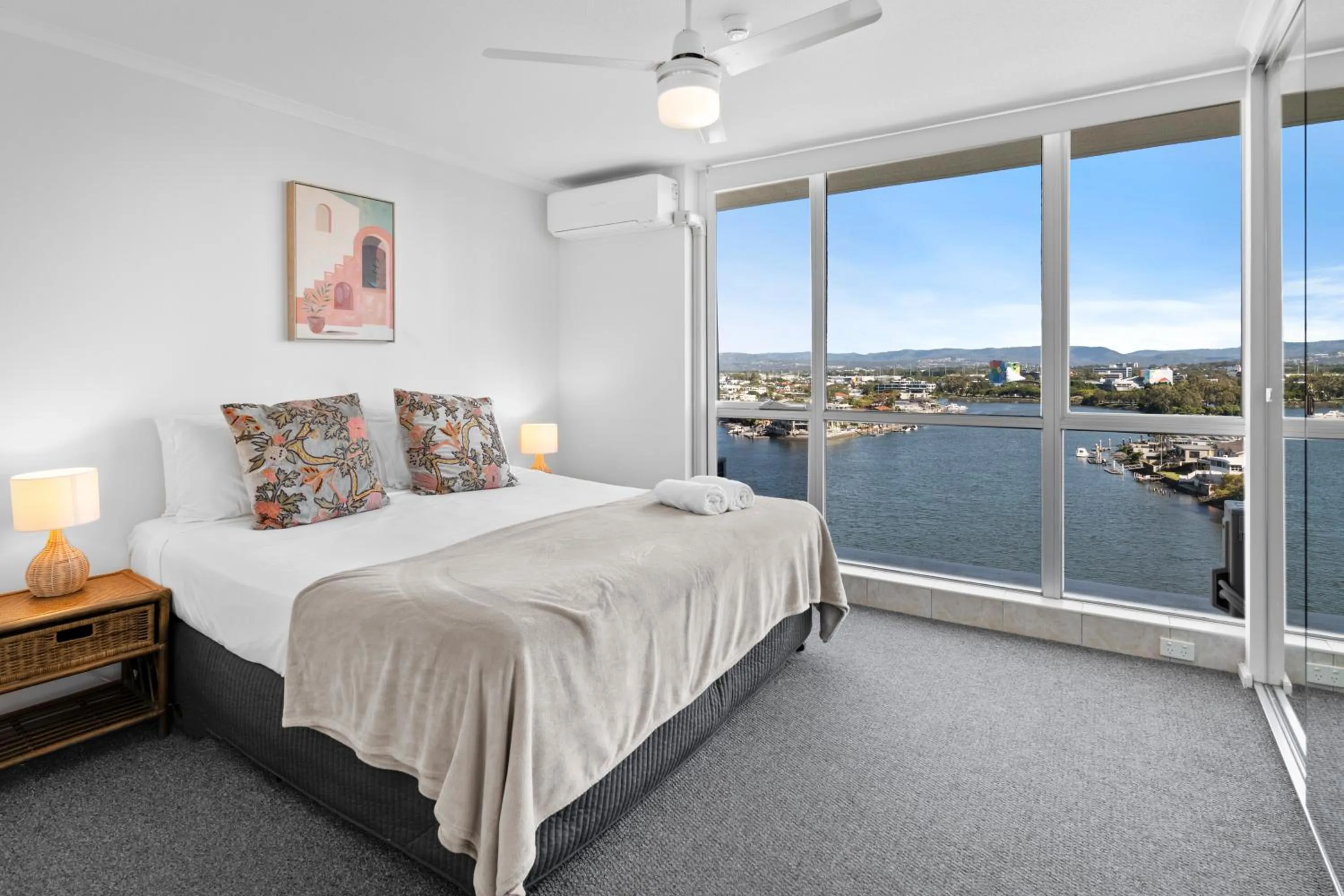 Bedroom, Bed in Moorings On Cavill Surfers Paradise