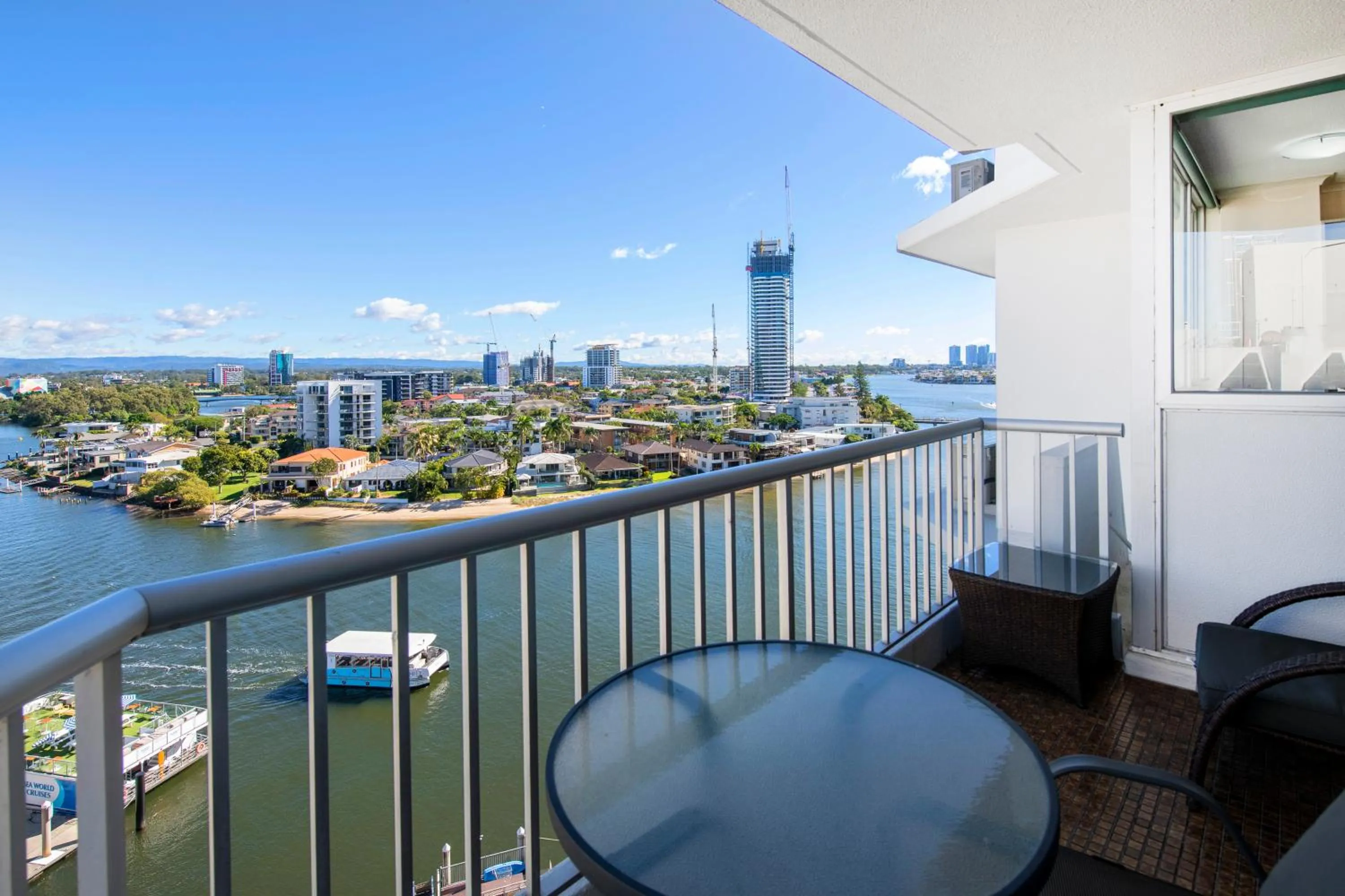 Moorings On Cavill Surfers Paradise