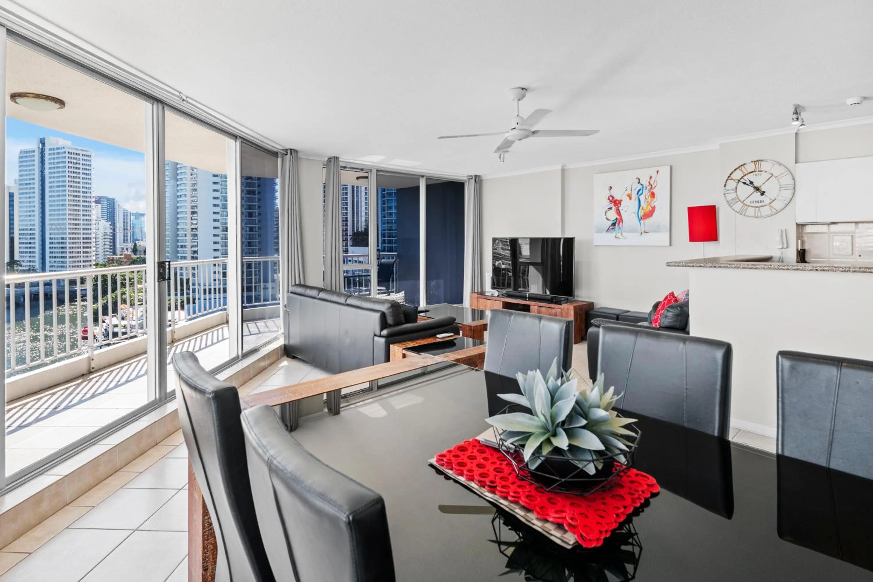 Dining area in Moorings On Cavill Surfers Paradise