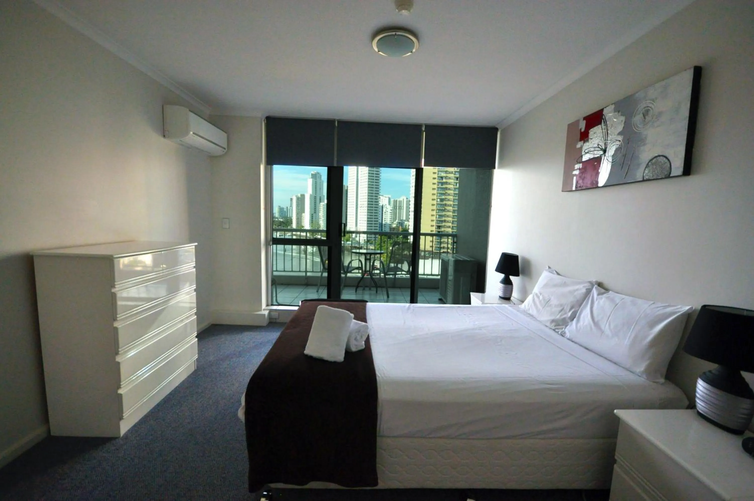 Bedroom, Bed in Moorings On Cavill Surfers Paradise