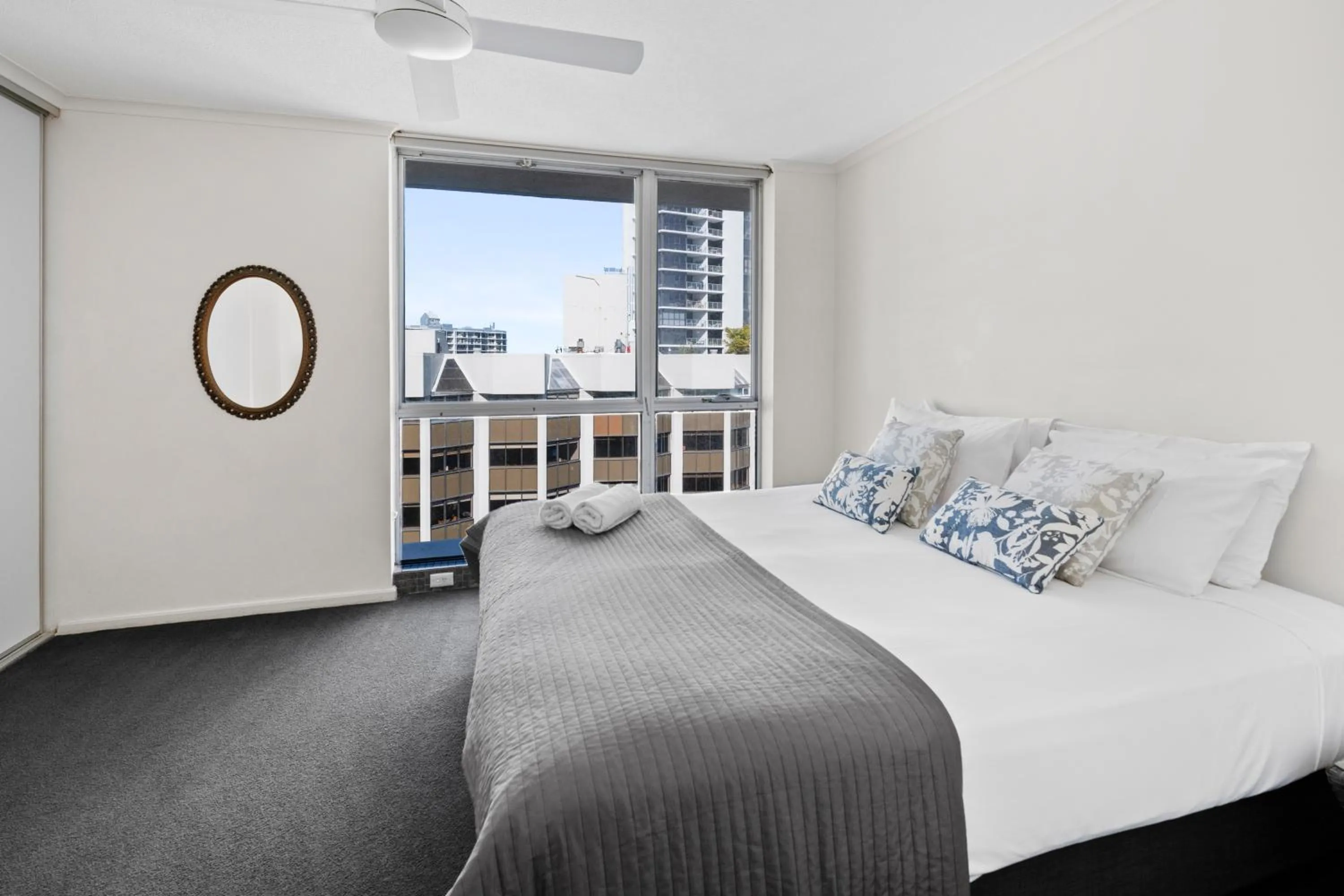 Bedroom, Bed in Moorings On Cavill Surfers Paradise