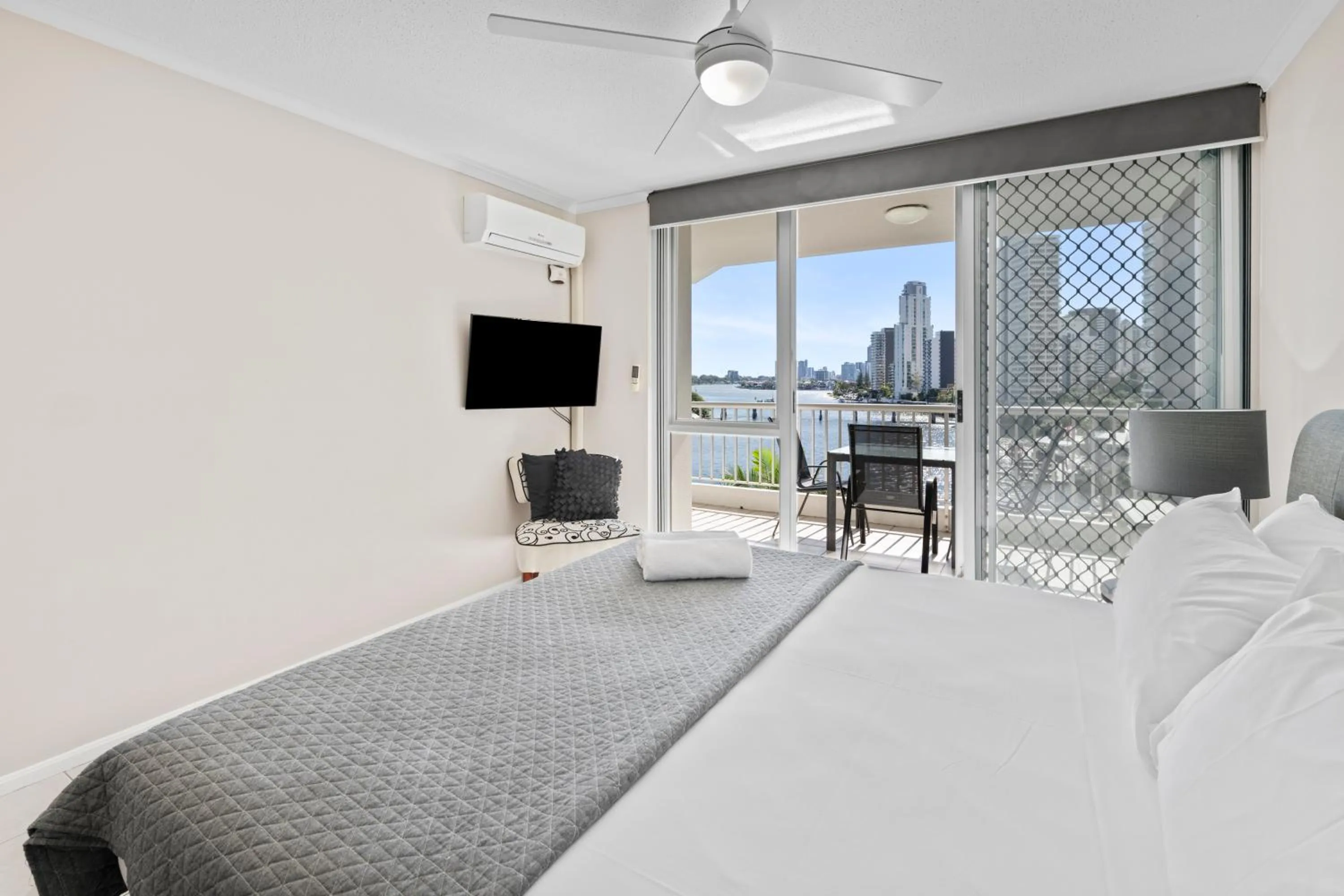 Bed in Moorings On Cavill Surfers Paradise