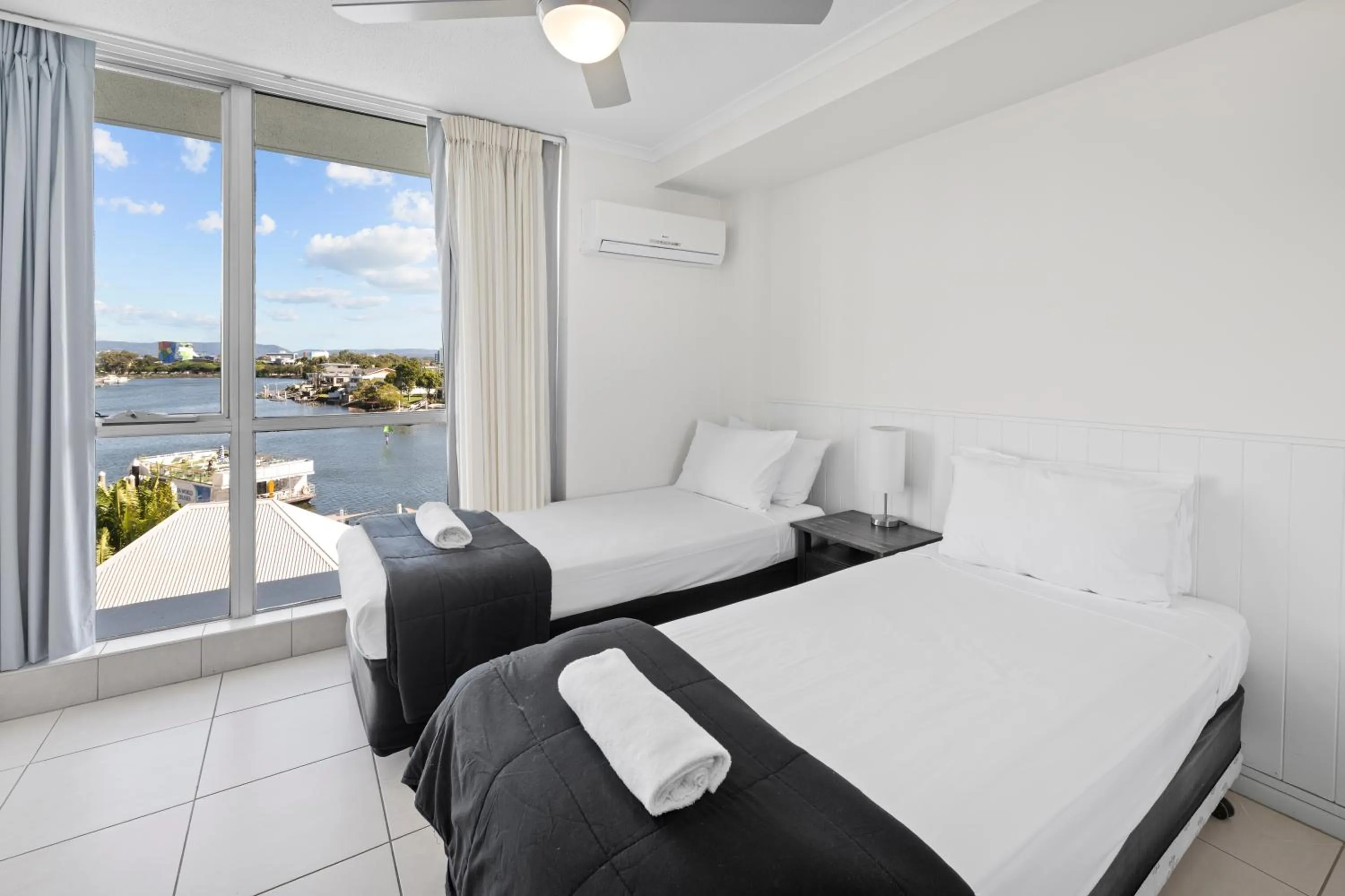 Bedroom, Bed in Moorings On Cavill Surfers Paradise