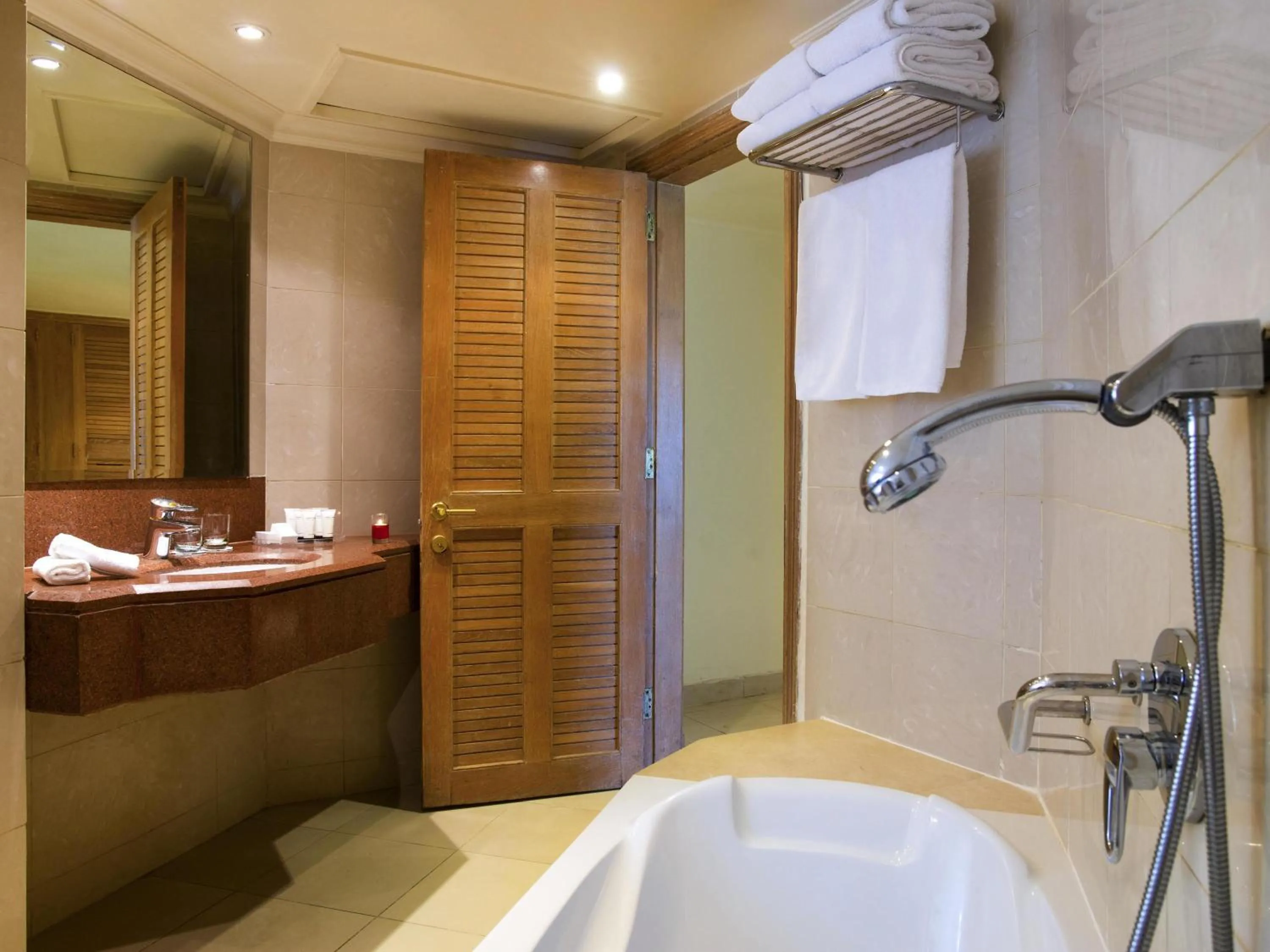 Shower in Movenpick Taba Resort & Spa