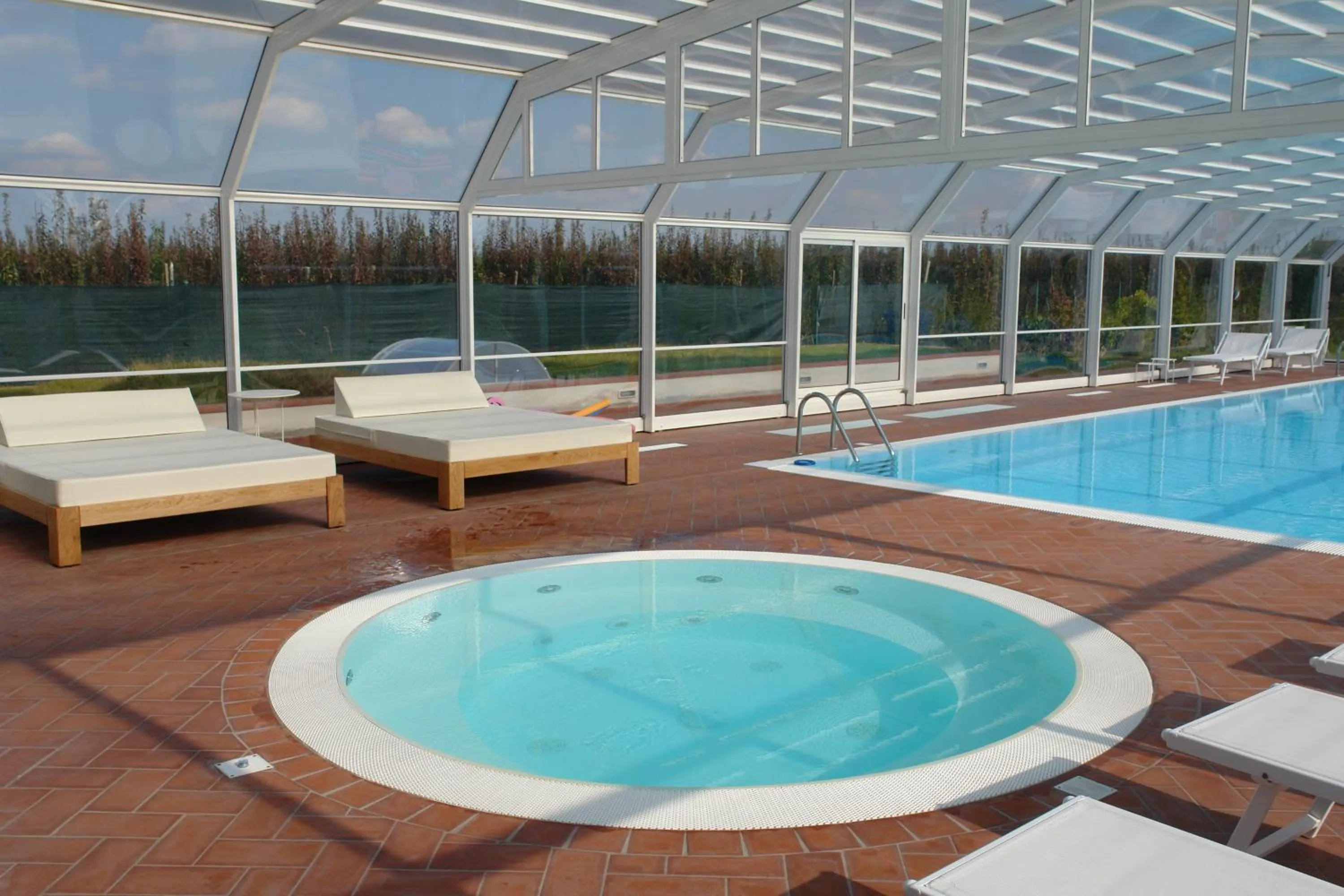 Hot Tub in Agriturismo Lama Di Valle Rosa