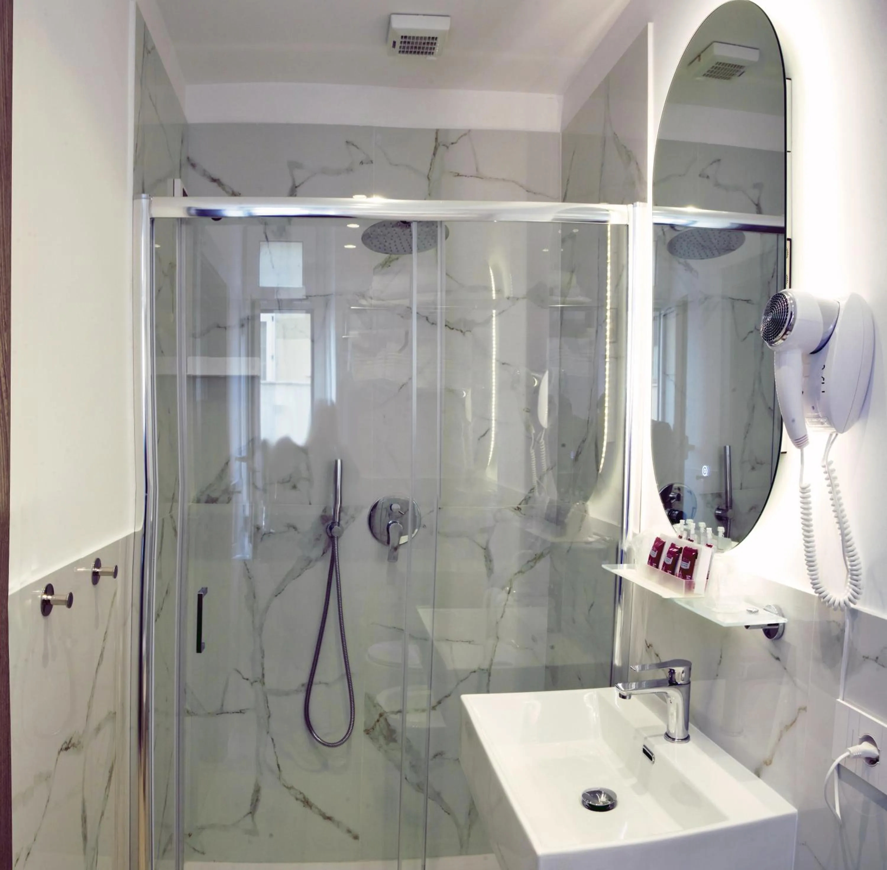 Shower in Hotel La Scaletta