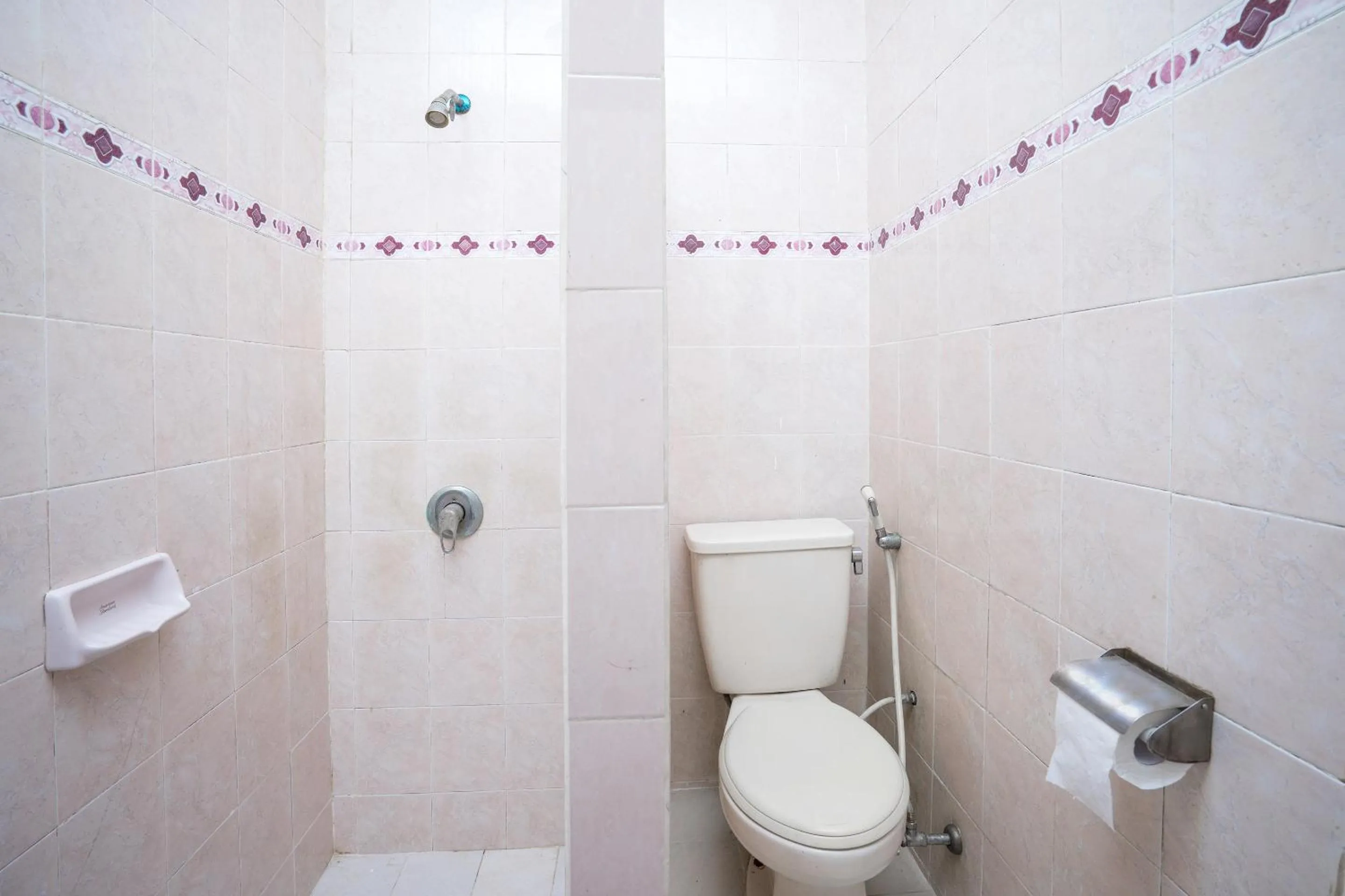 Bathroom in Urbanview Hotel Gading Kencana Samarinda by RedDoorz