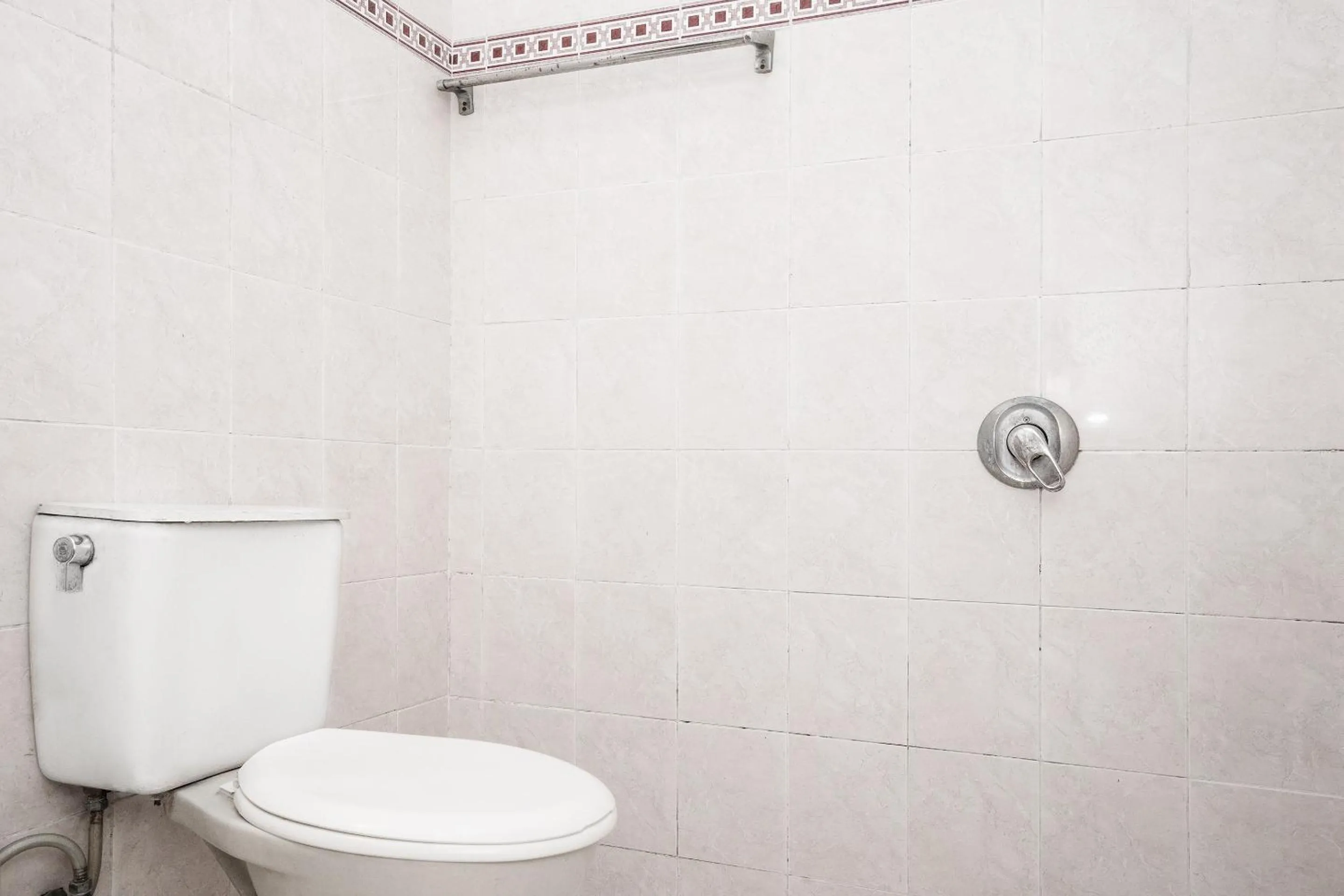 Bathroom in Urbanview Hotel Gading Kencana Samarinda by RedDoorz