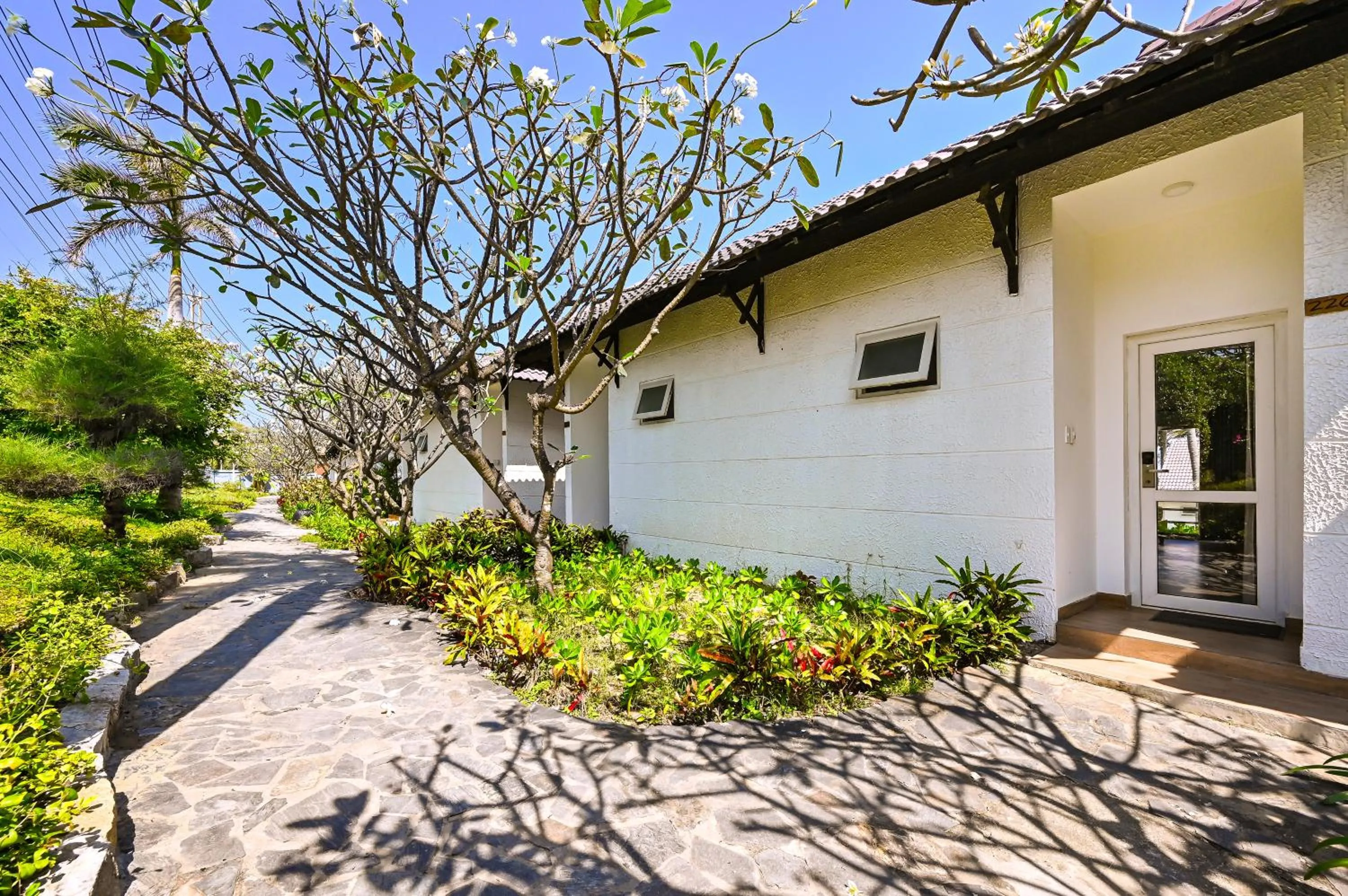 Garden view in Silver Beach Resort Ke Ga