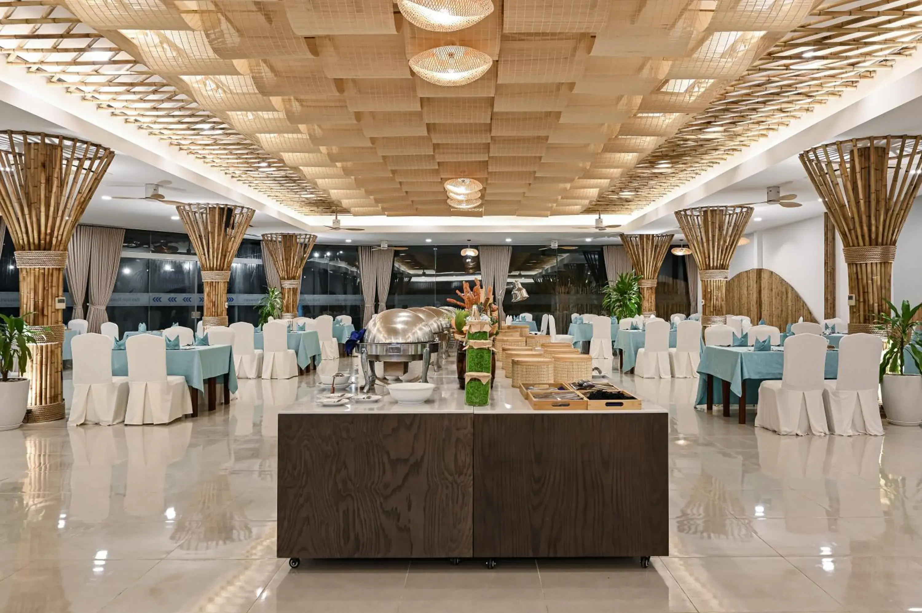 Restaurant/places to eat in Silver Beach Resort Ke Ga Restaurant/places to eat in Silver Beach Resort Ke Ga