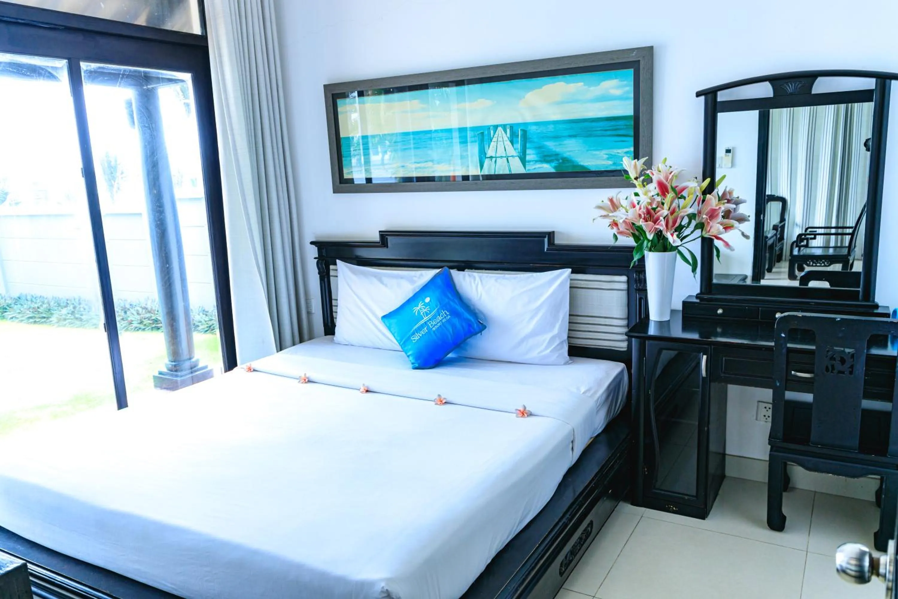 Bed in Silver Beach Resort Ke Ga