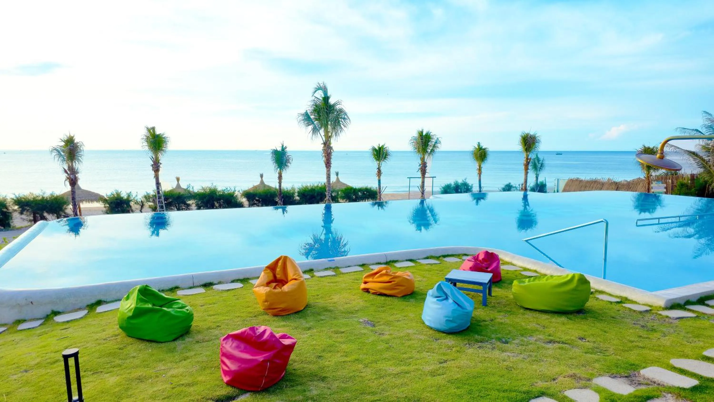 Garden in Silver Beach Resort Ke Ga