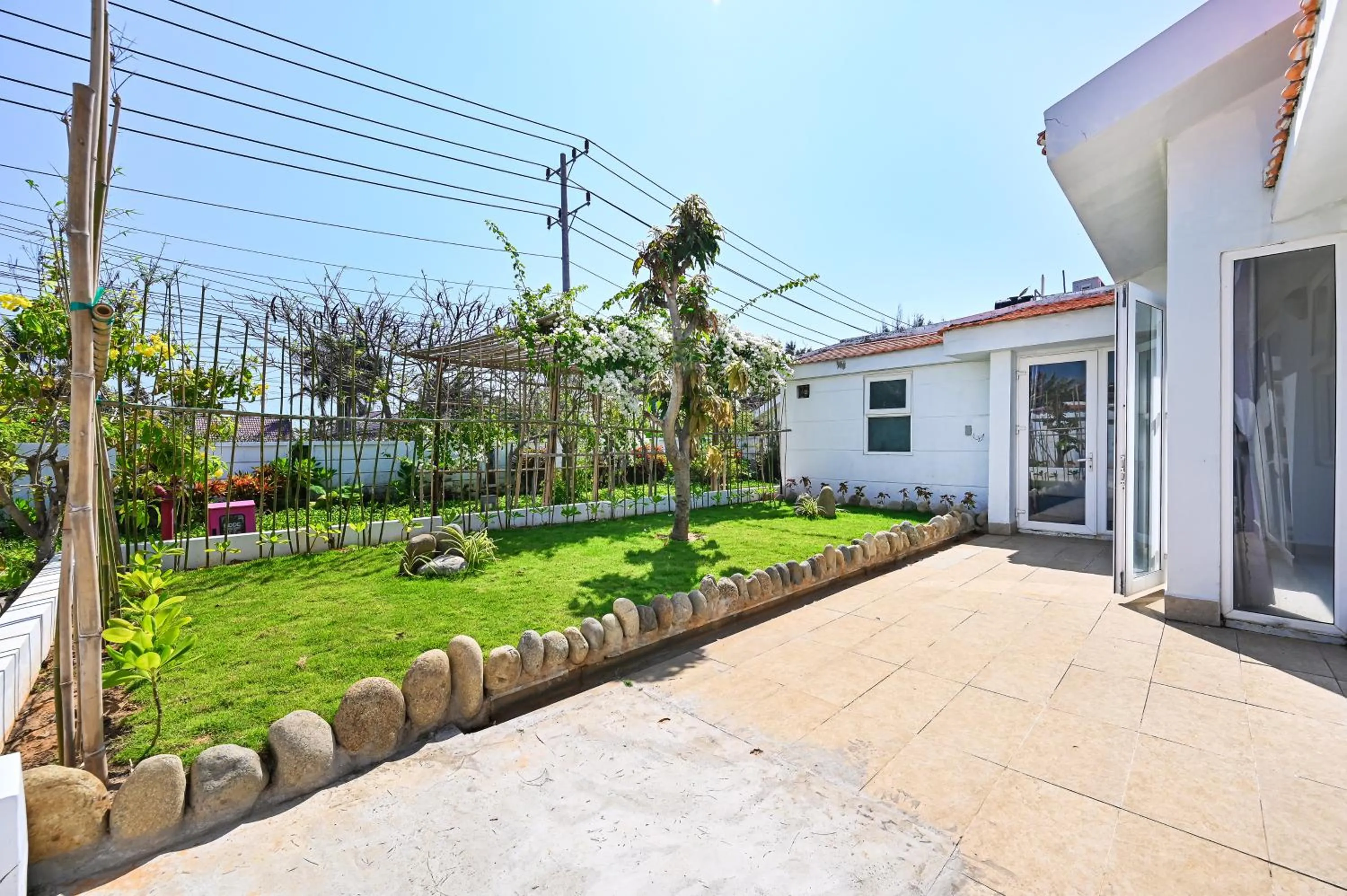 Garden view in Silver Beach Resort Ke Ga