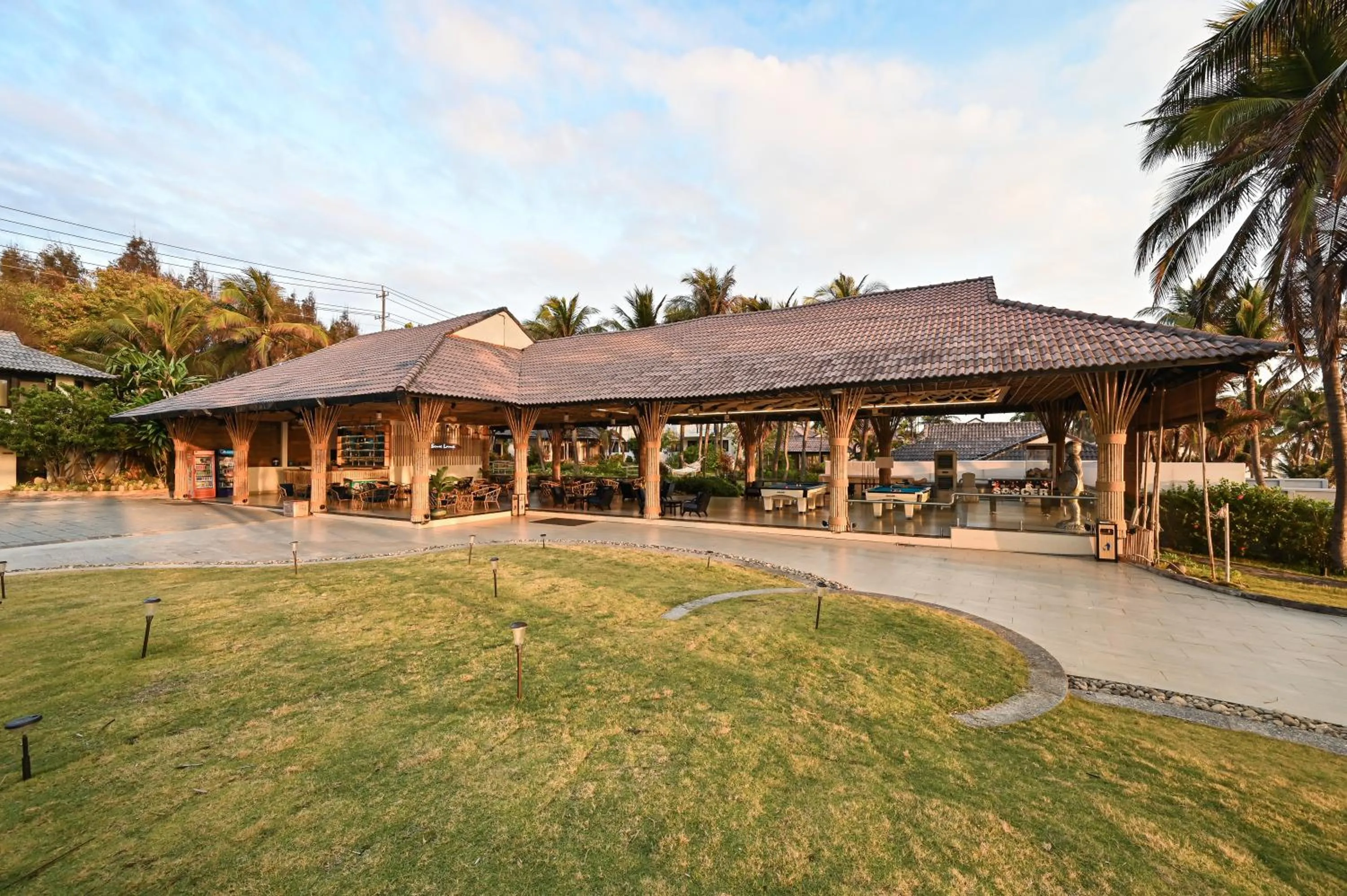 Lounge or bar in Silver Beach Resort Ke Ga