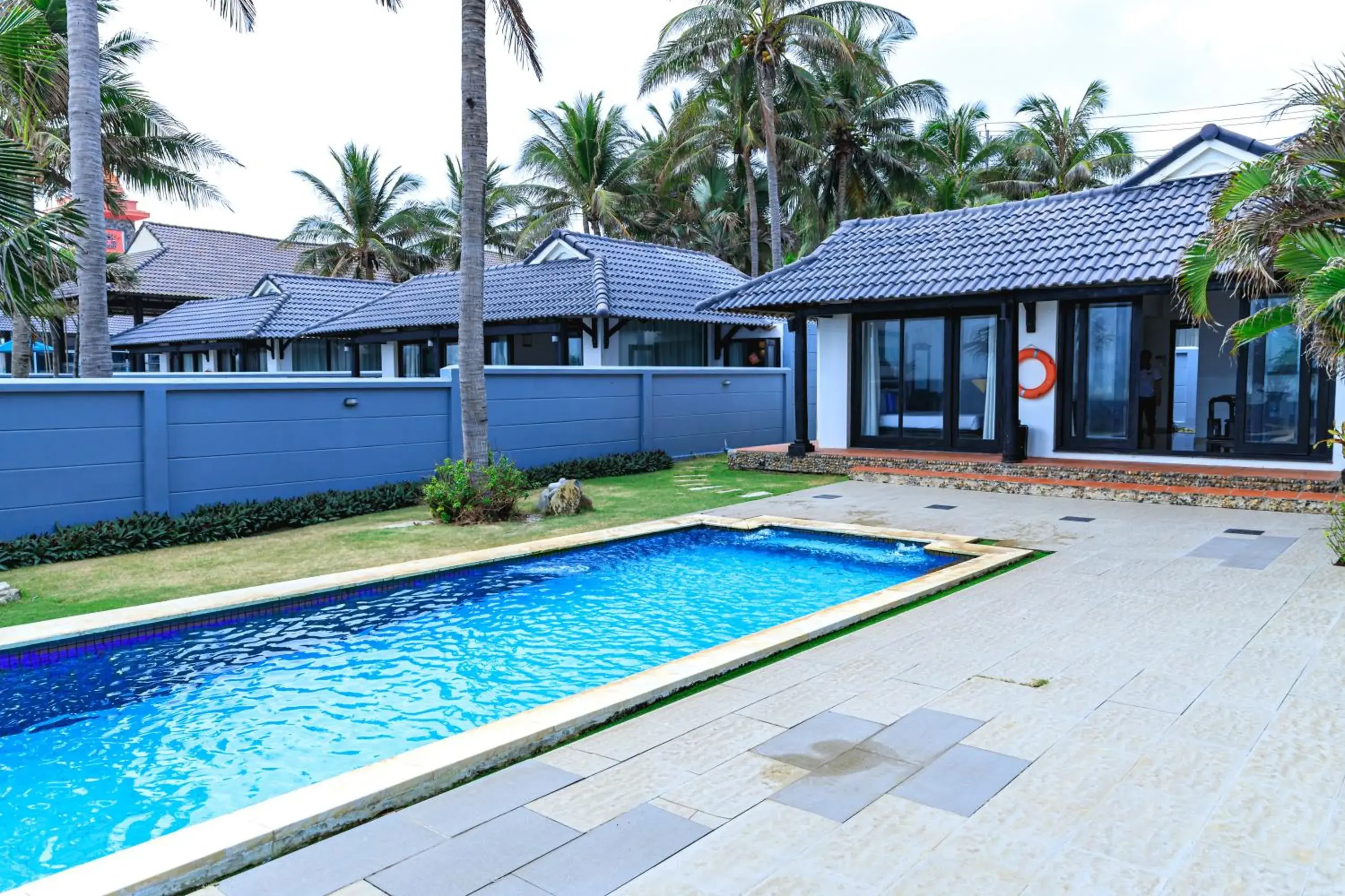Pool view in Silver Beach Resort Ke Ga Pool view in Silver Beach Resort Ke Ga
