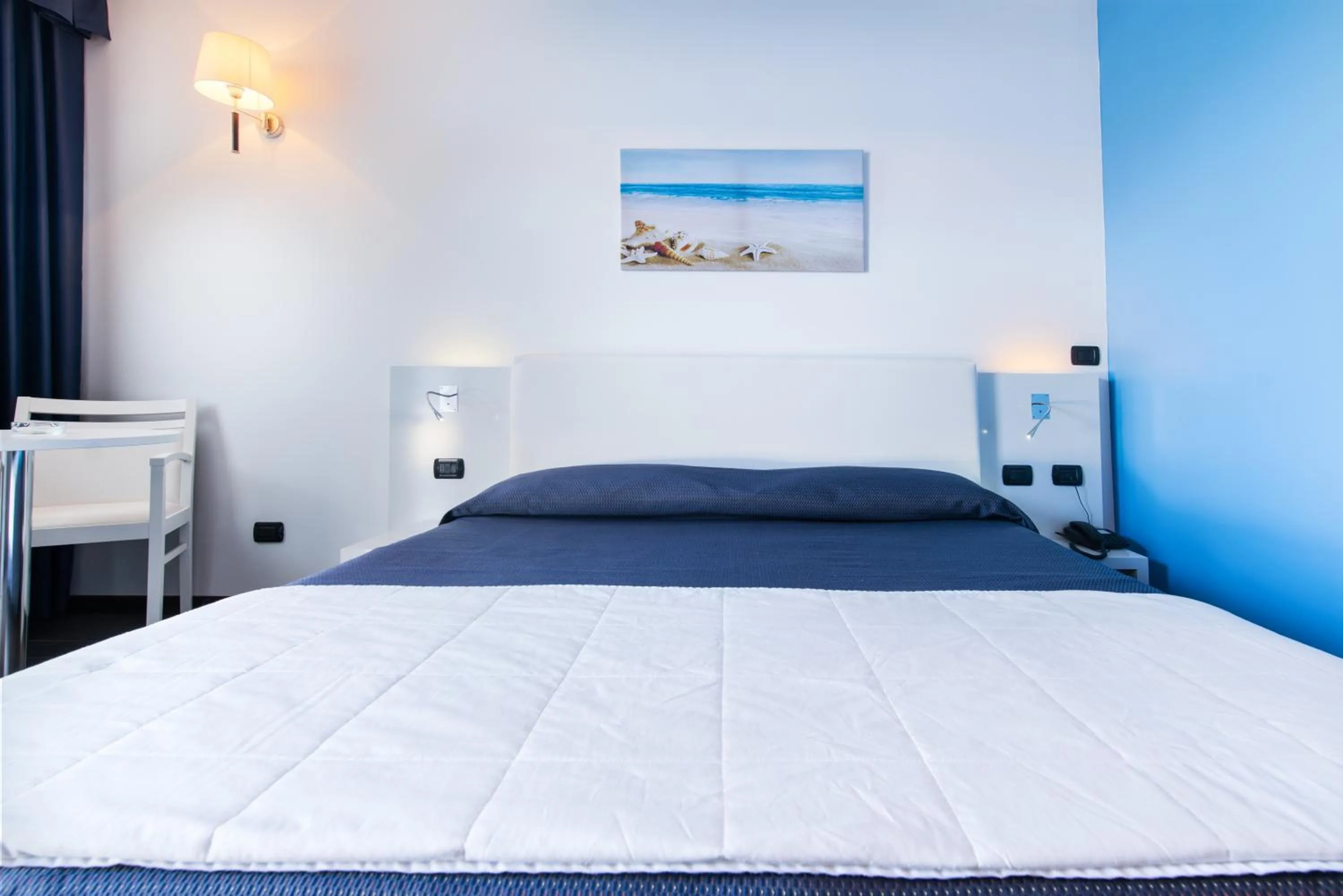 Bedroom, Bed in Hotel Mediterraneo