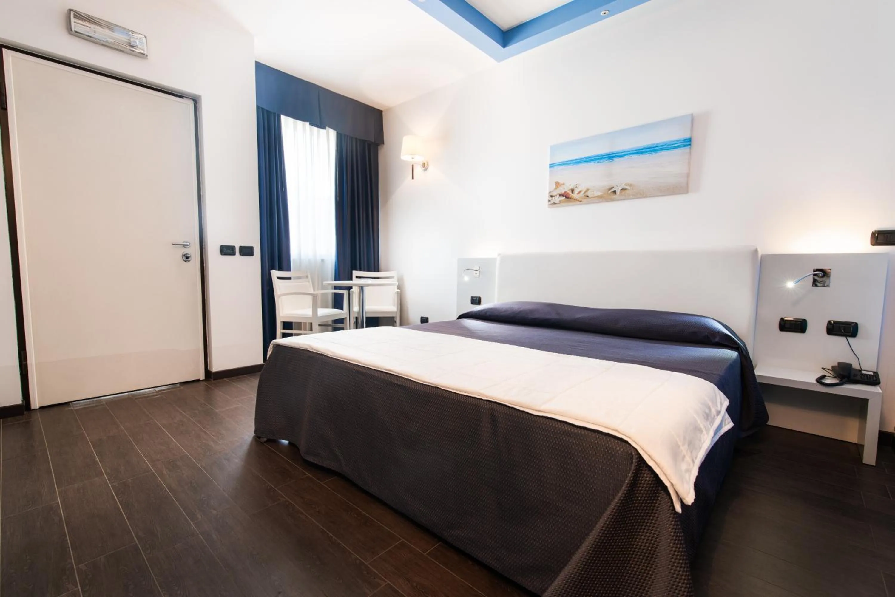 Seating area, Bed in Hotel Mediterraneo