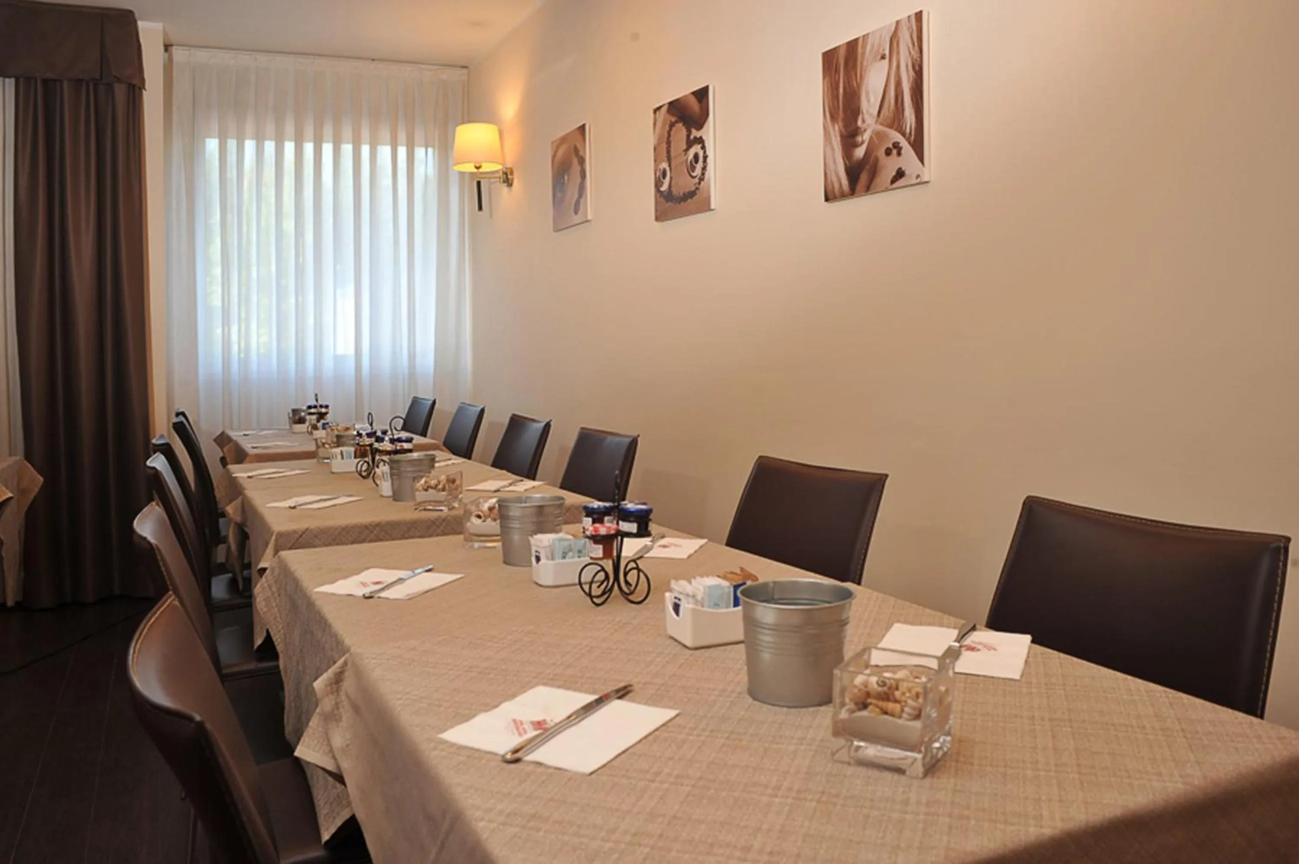 Restaurant/places to eat in Hotel Mediterraneo