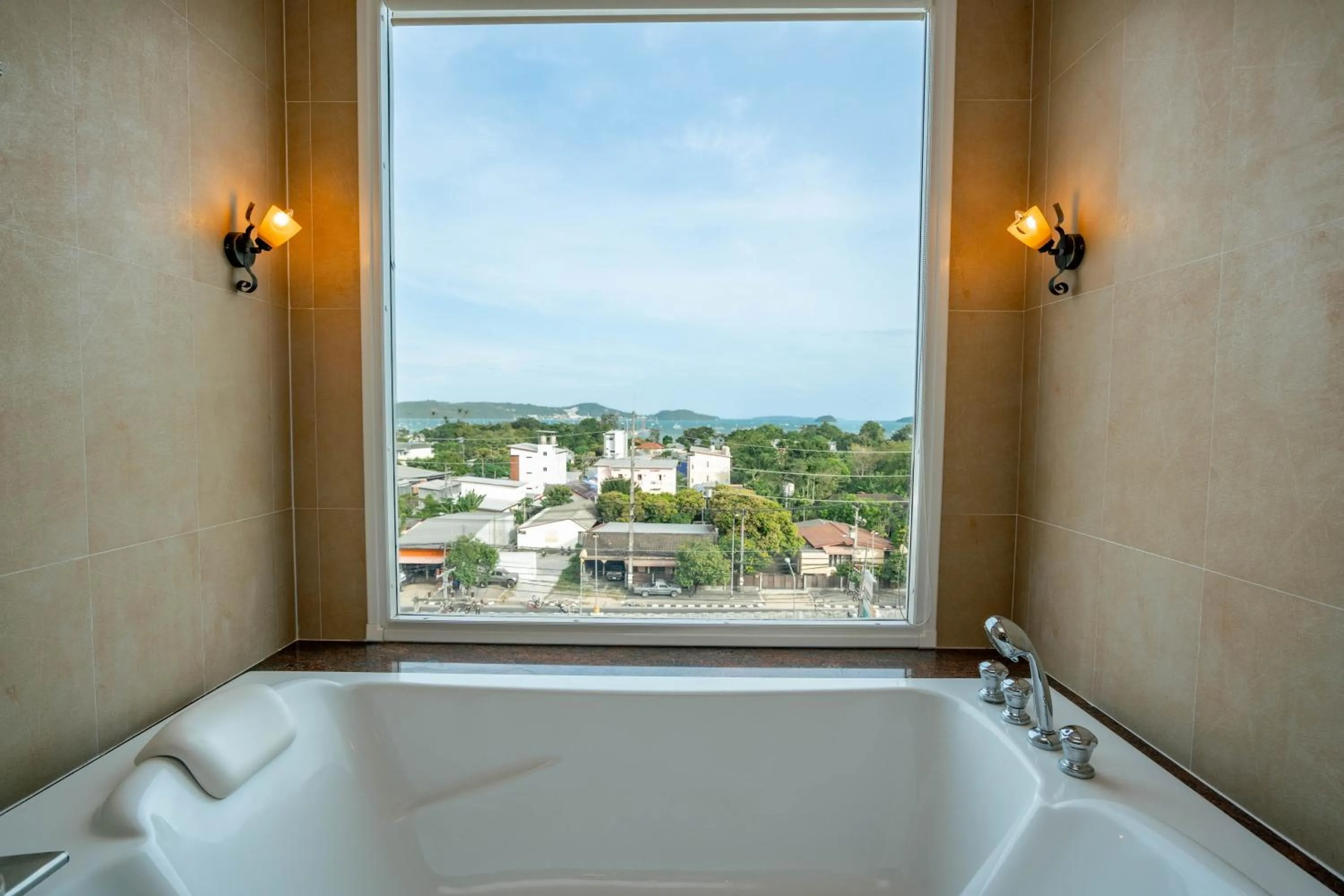 Bathroom in Ratana Hotel Chalong
