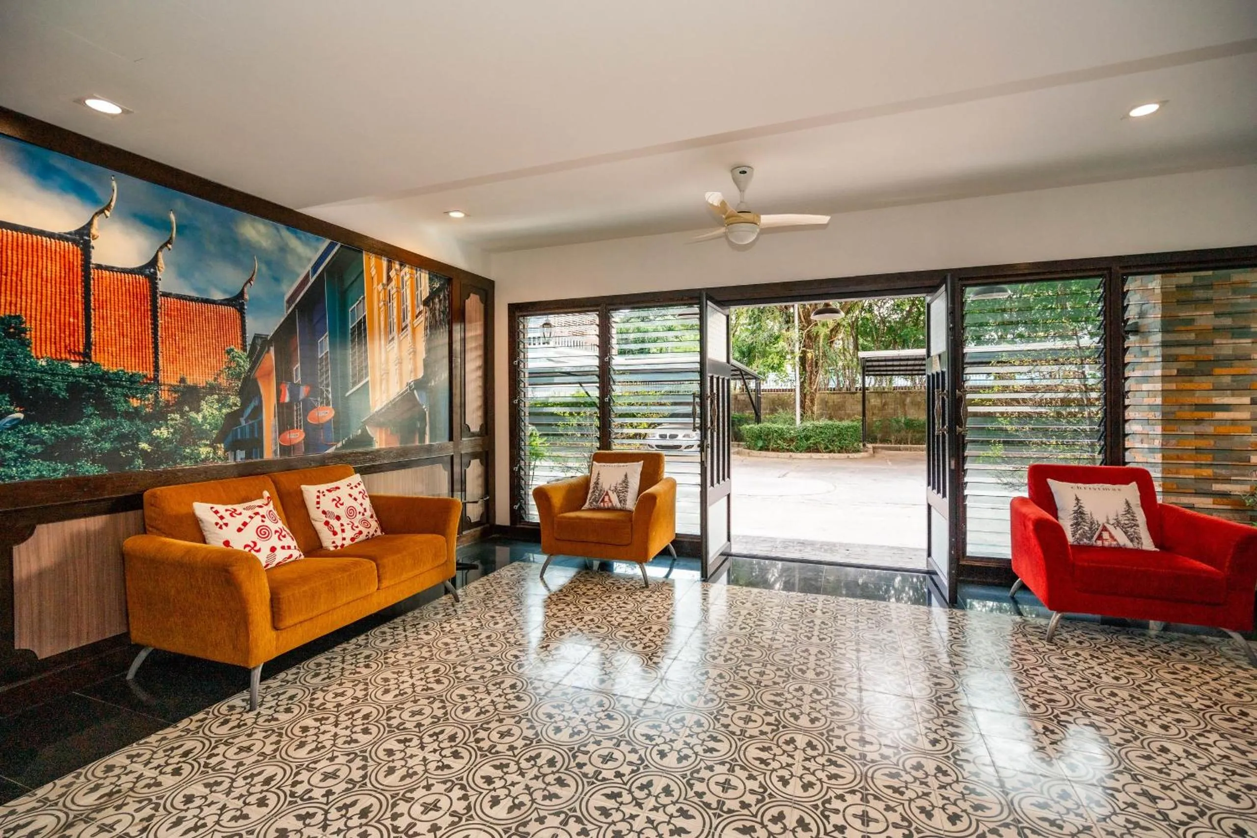 Facade/entrance in Ratana Hotel Chalong