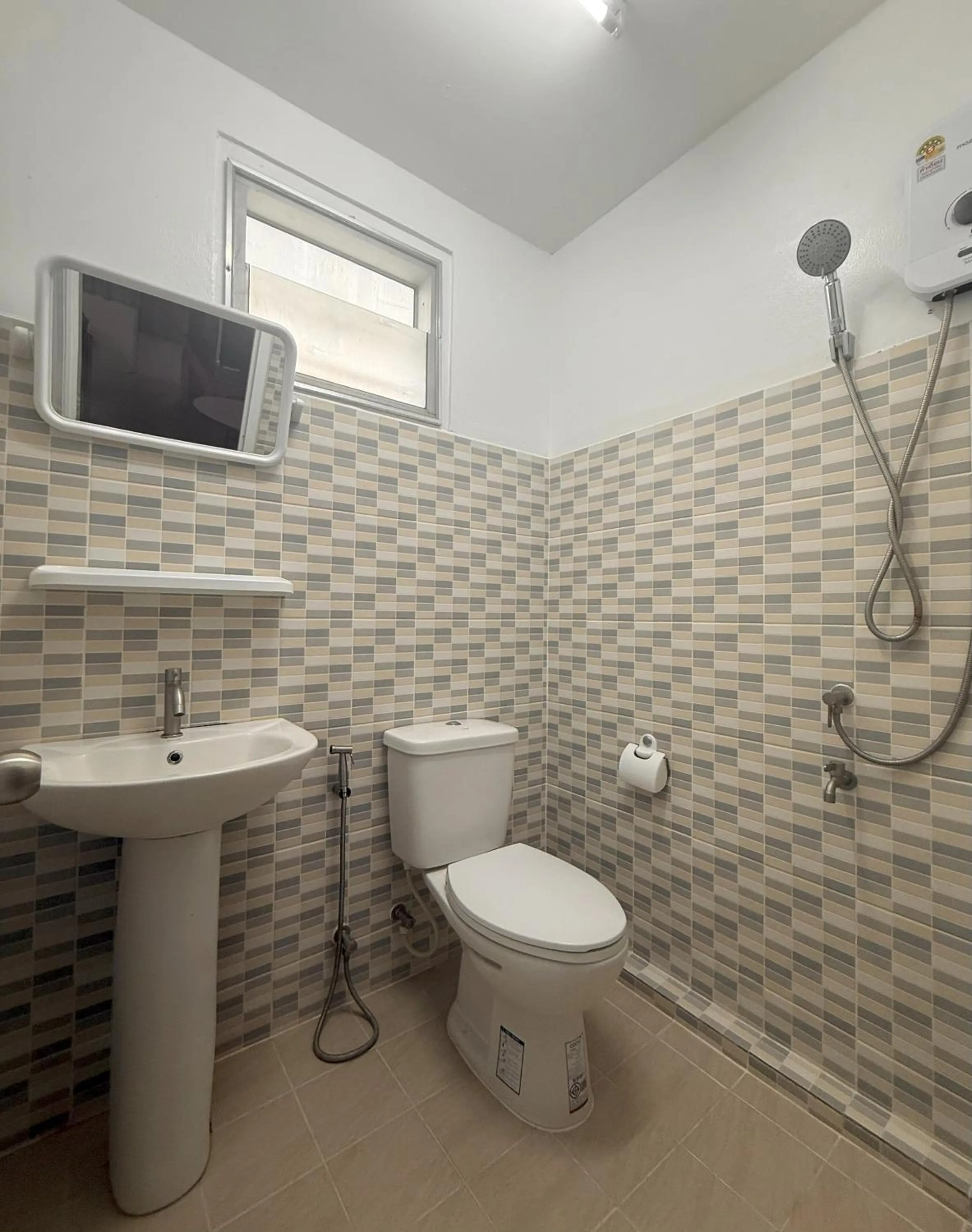 Shower in Ratana Hotel Chalong