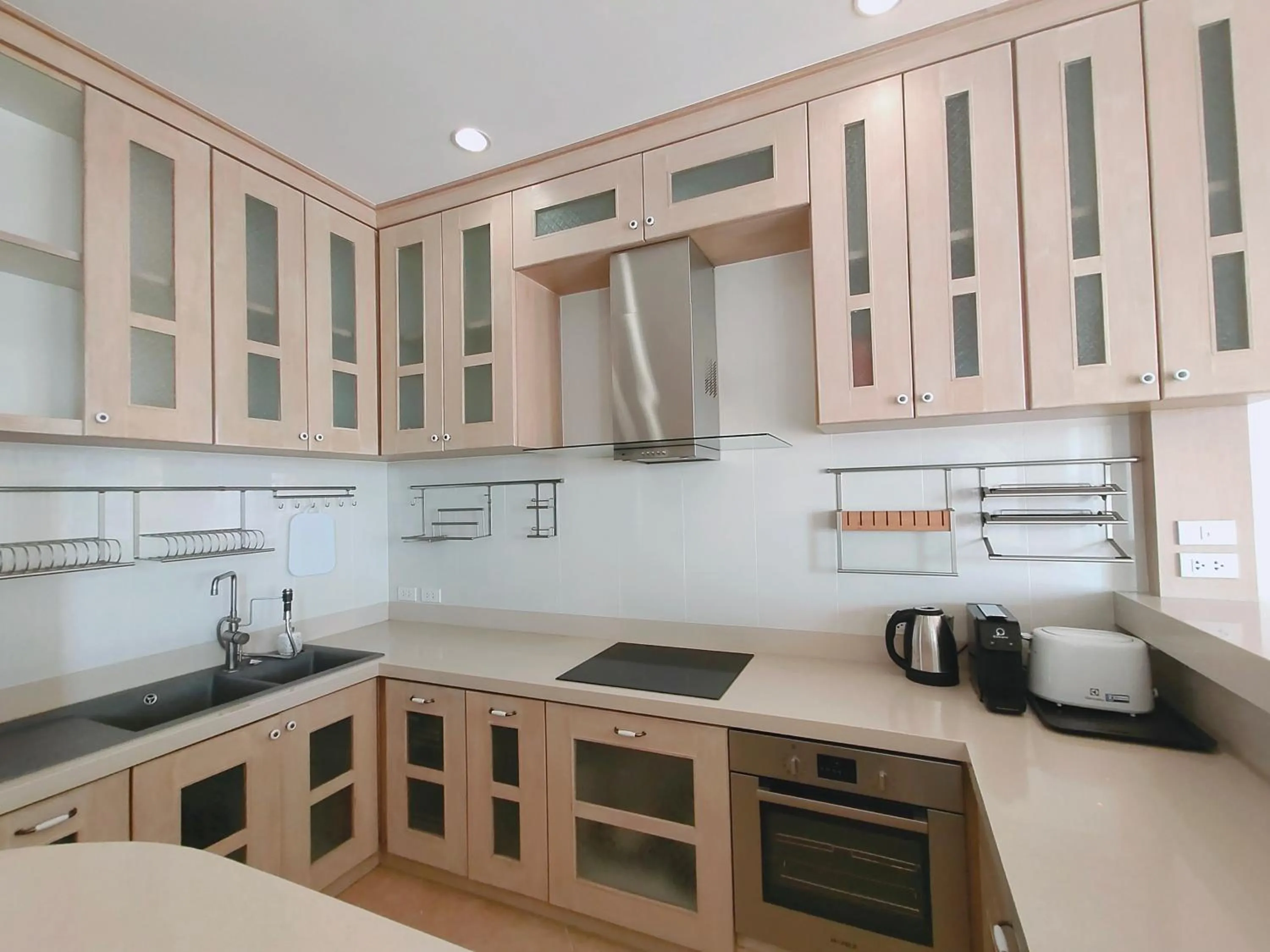 Kitchen or kitchenette in Ratana Hotel Chalong