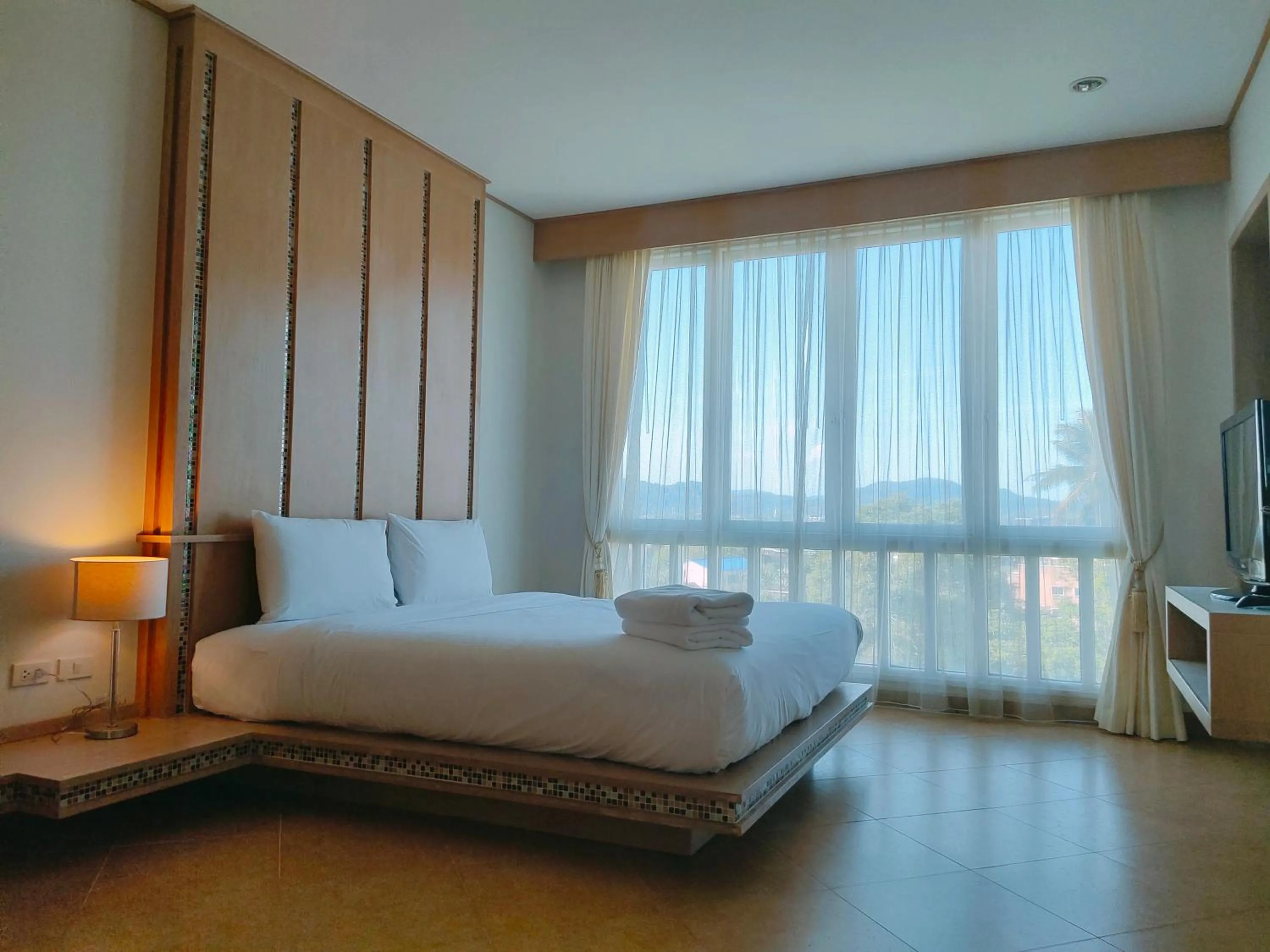 Bedroom, Bed in Ratana Hotel Chalong