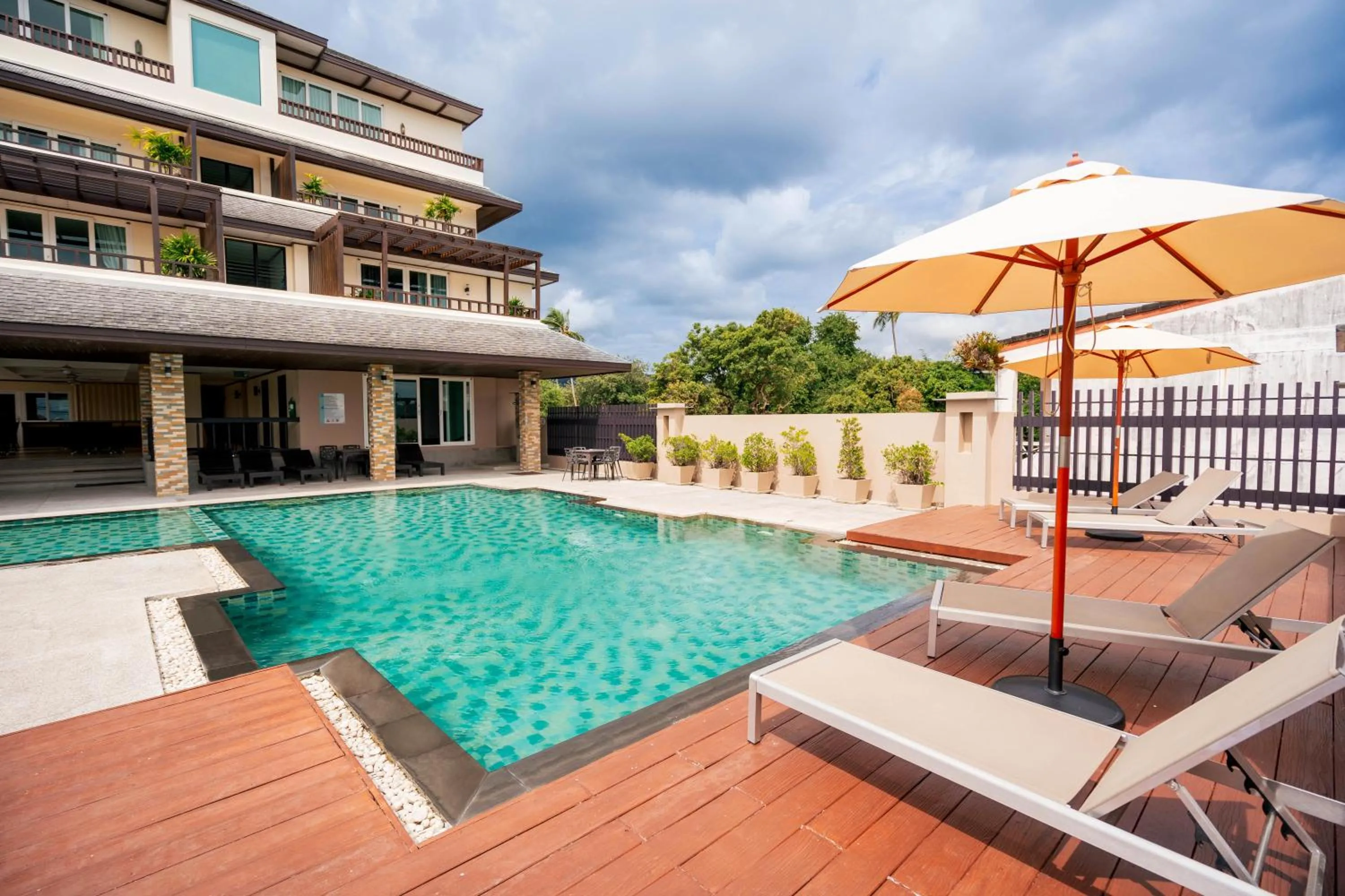 Swimming pool in Ratana Hotel Chalong