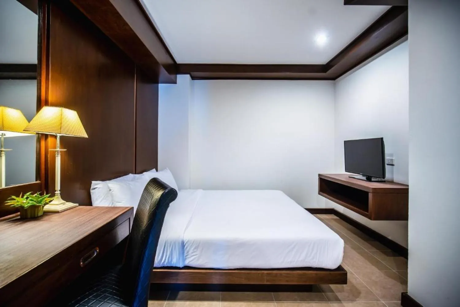 Bedroom, Bed in Ratana Hotel Chalong
