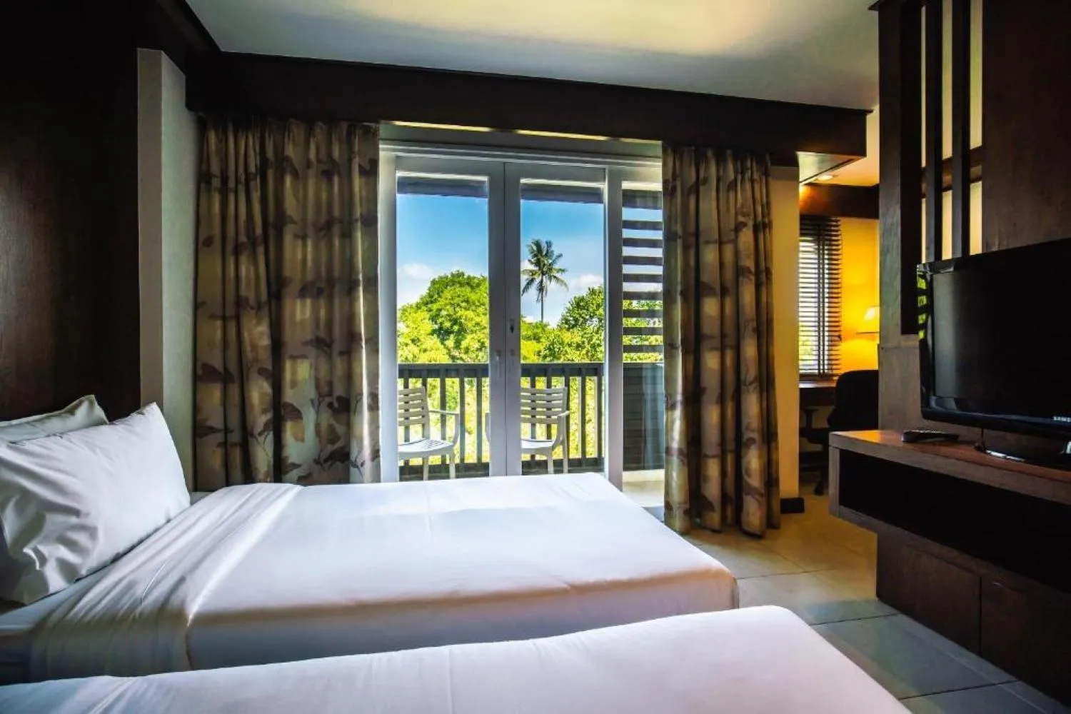 Bedroom, Bed in Ratana Hotel Chalong