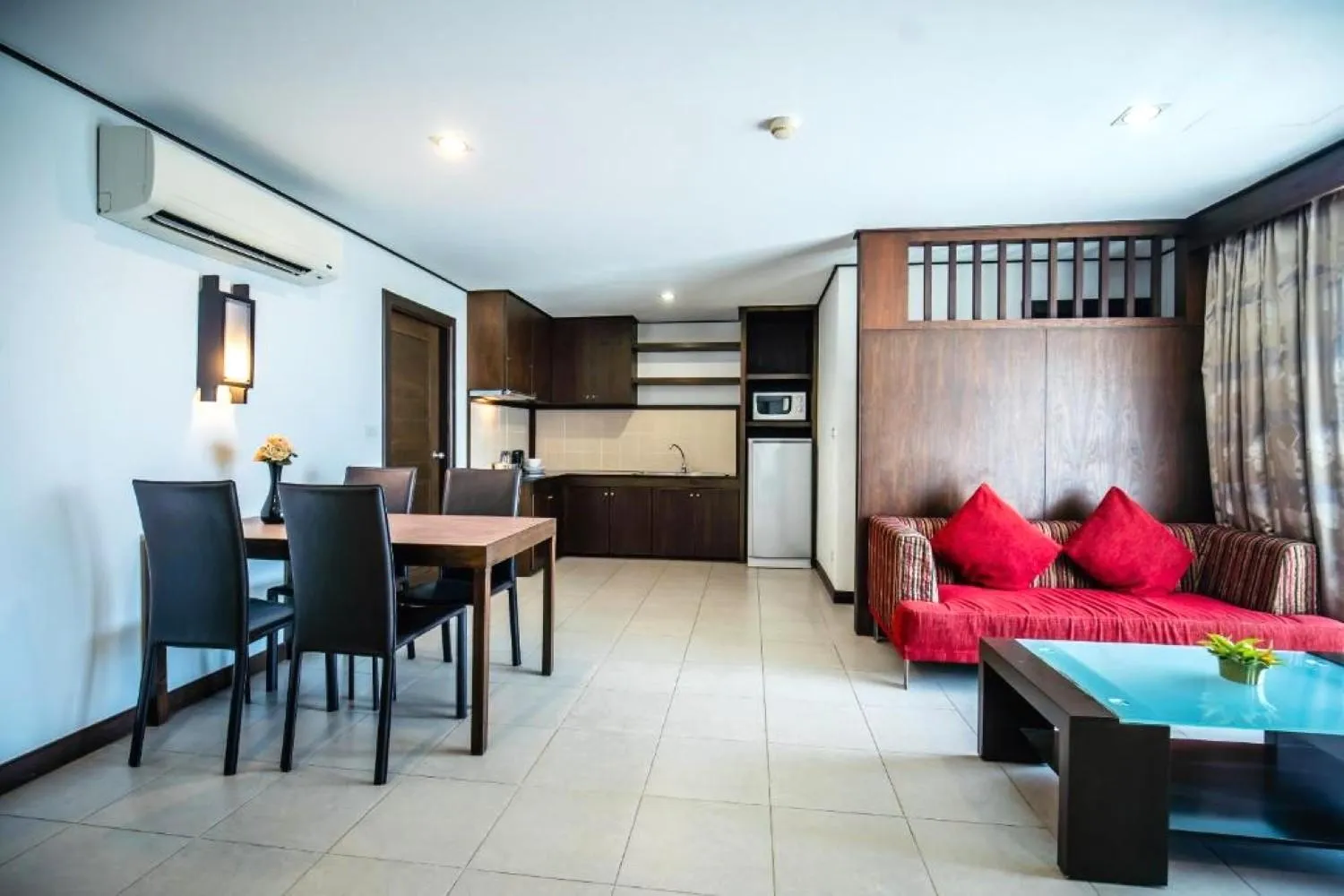 Kitchen or kitchenette in Ratana Hotel Chalong