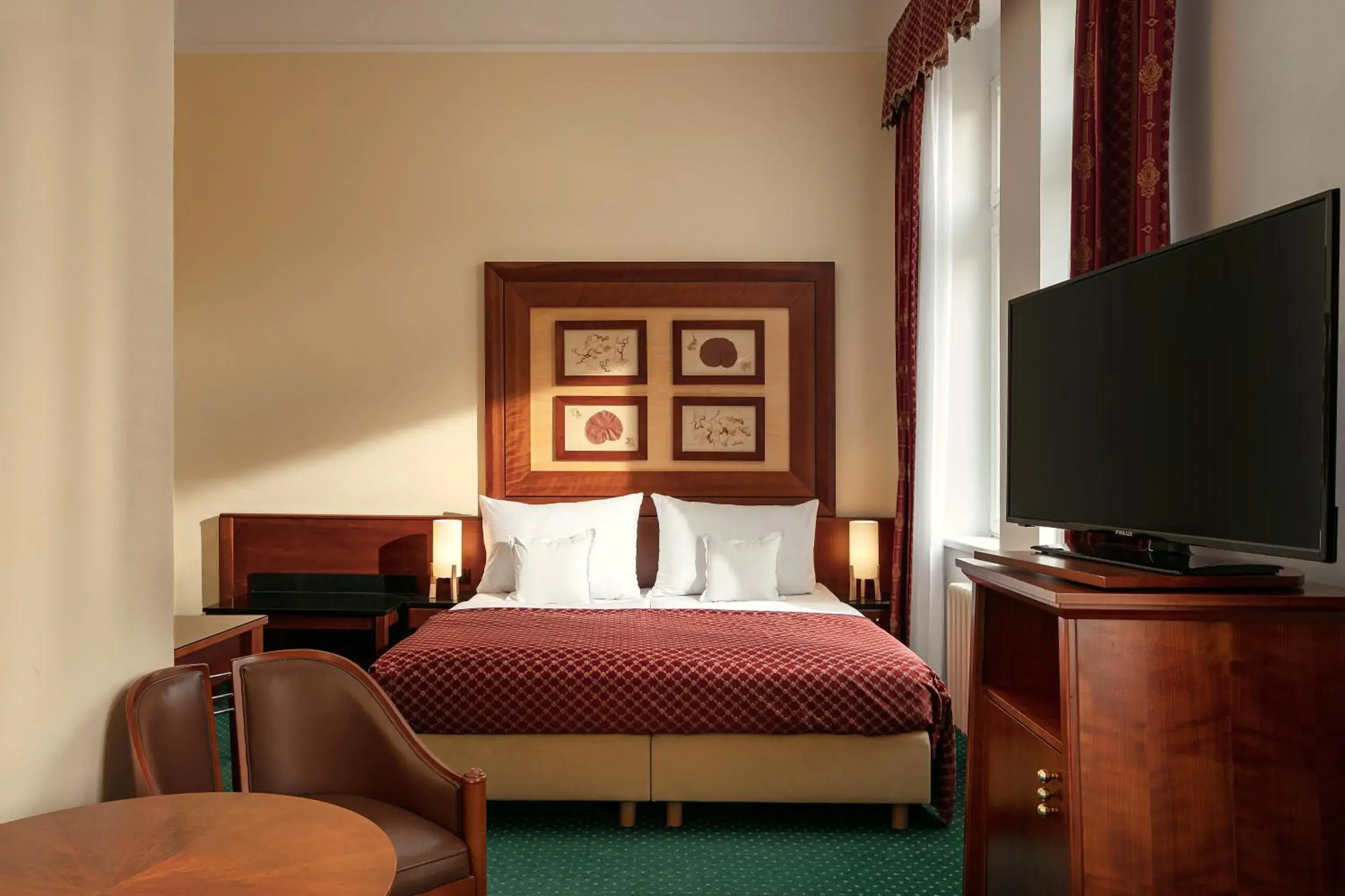 Comfort Triple Room with Wellness Access in Spa Hotel Villa Smetana Comfort Triple Room with Wellness Access in Spa Hotel Villa Smetana