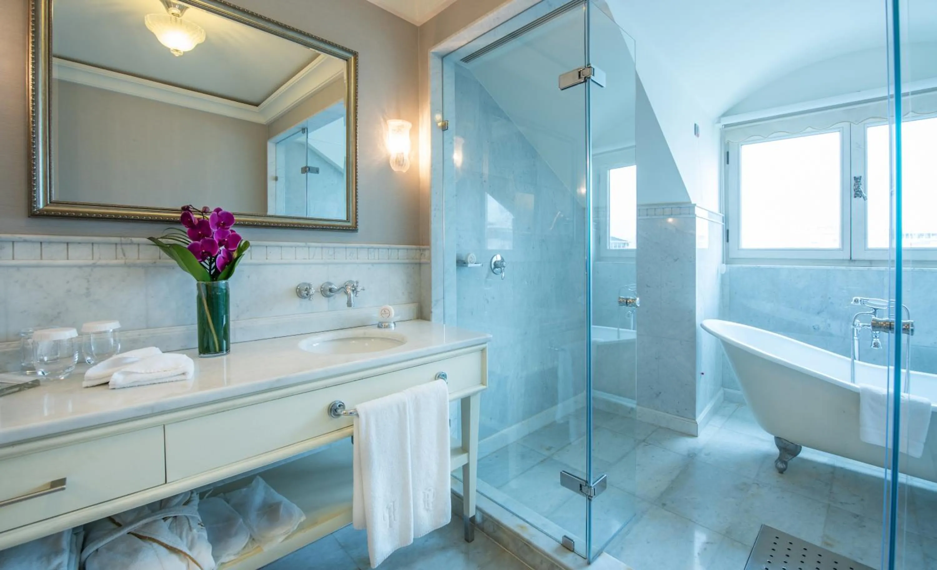 Bathroom in Pera Palace Hotel