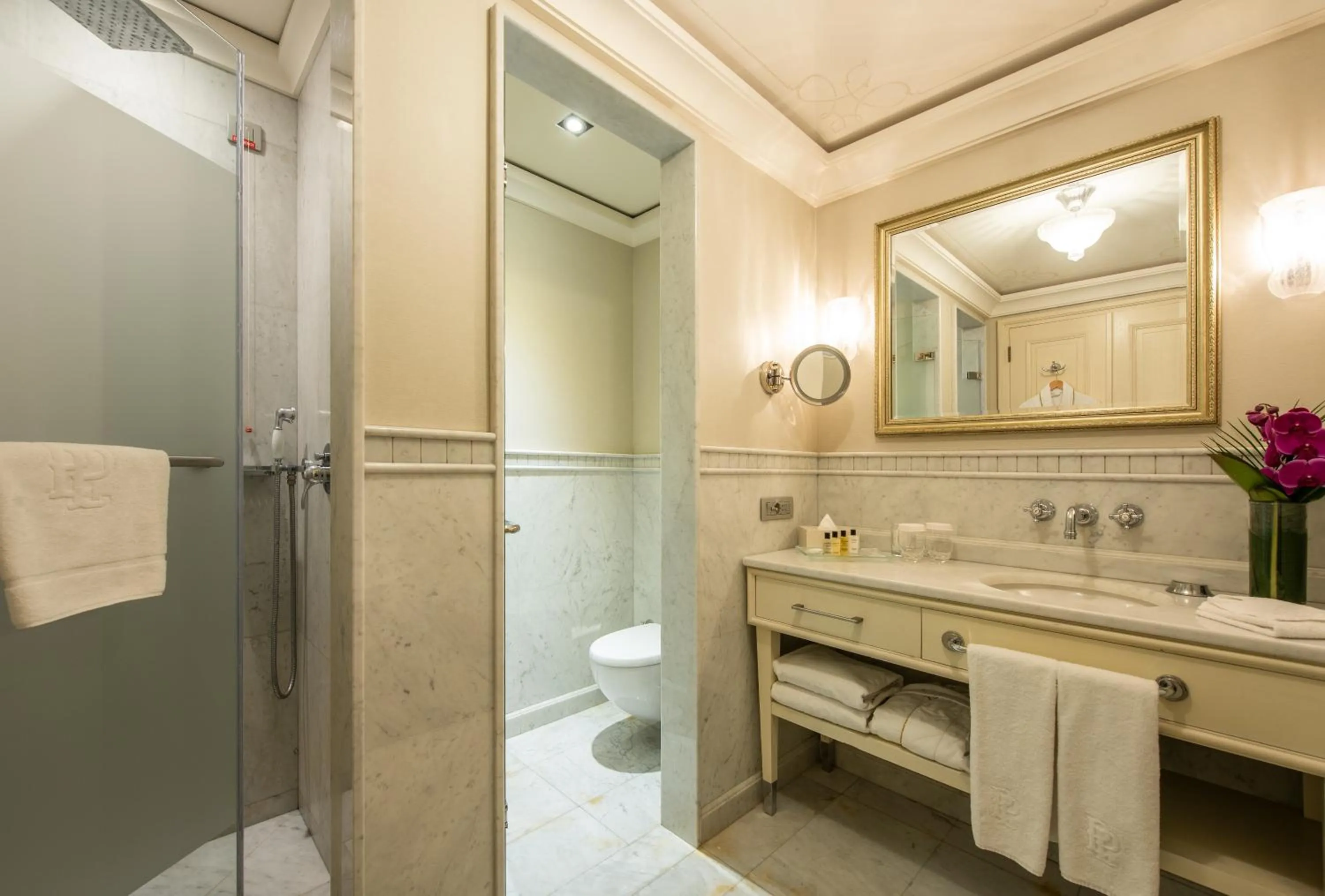 Bathroom in Pera Palace Hotel