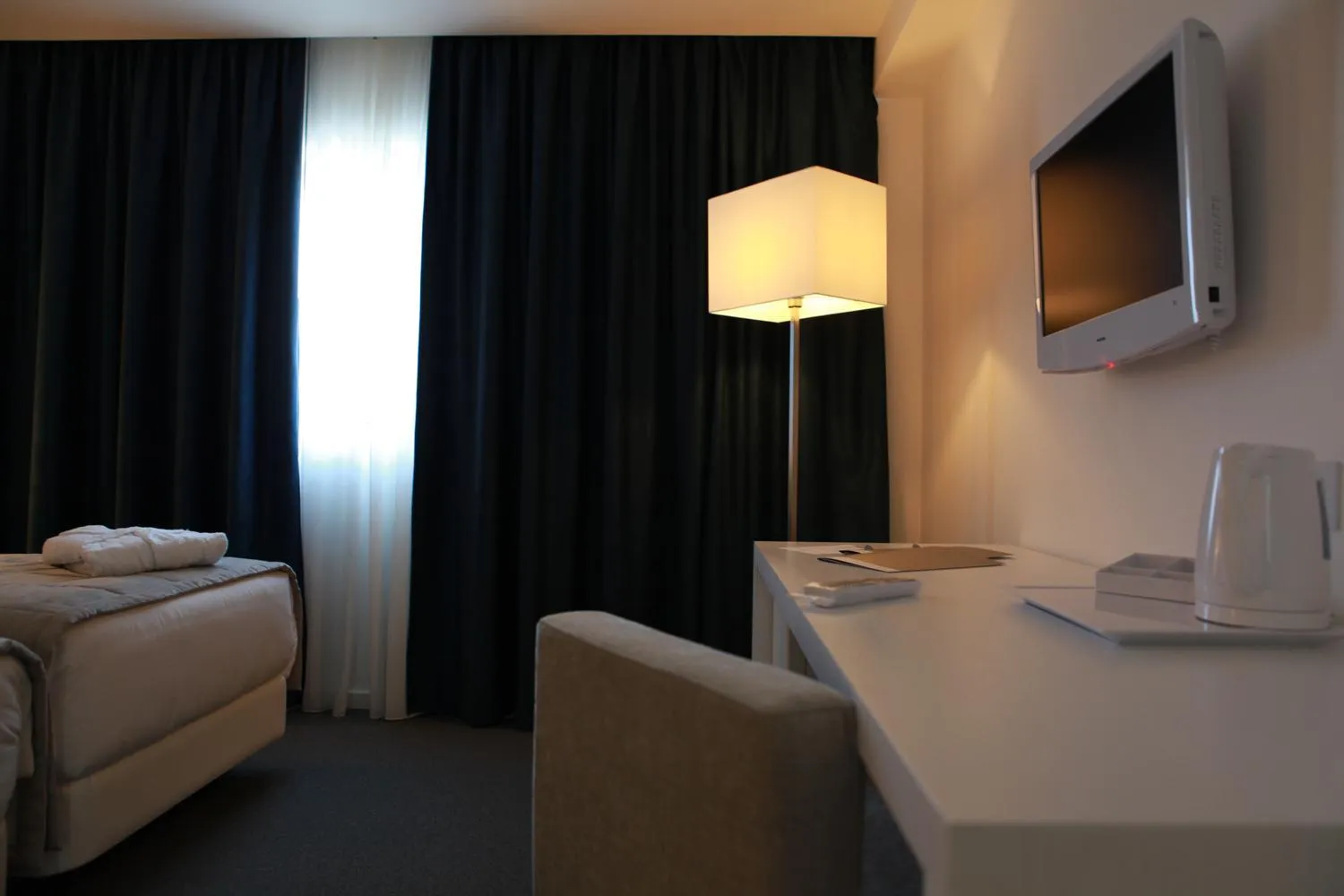 Coffee/tea facilities, Bed in Hotel Anjo de Portugal