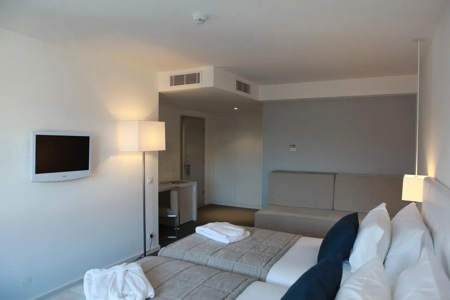 Bedroom, Bed in Hotel Anjo de Portugal Bedroom, Bed in Hotel Anjo de Portugal