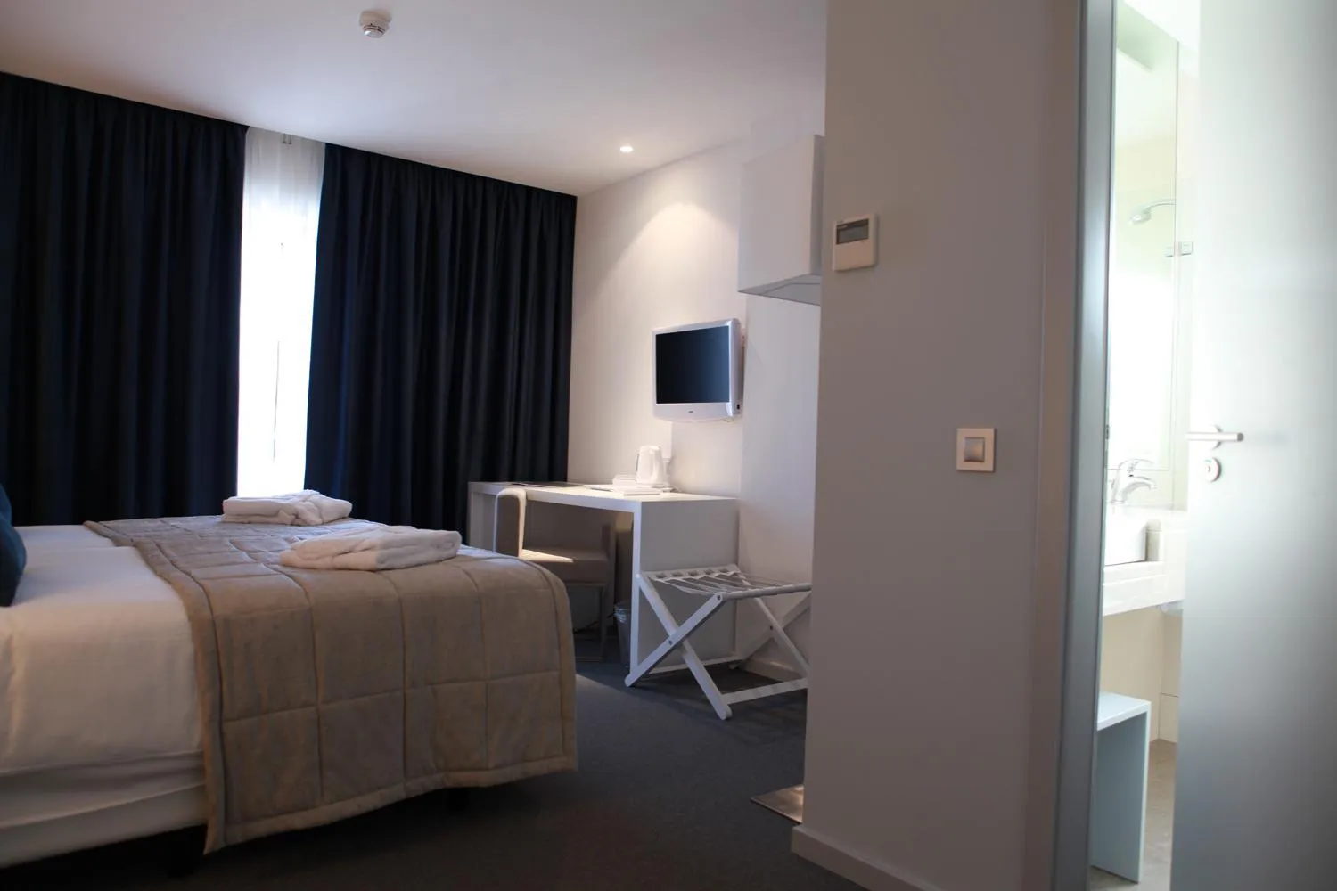 Bedroom, Bed in Hotel Anjo de Portugal