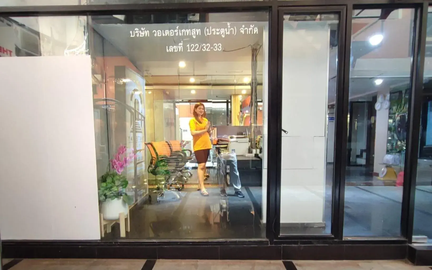 Property building in Cozi Inn Hotel, Bangkok Property building in Cozi Inn Hotel, Bangkok